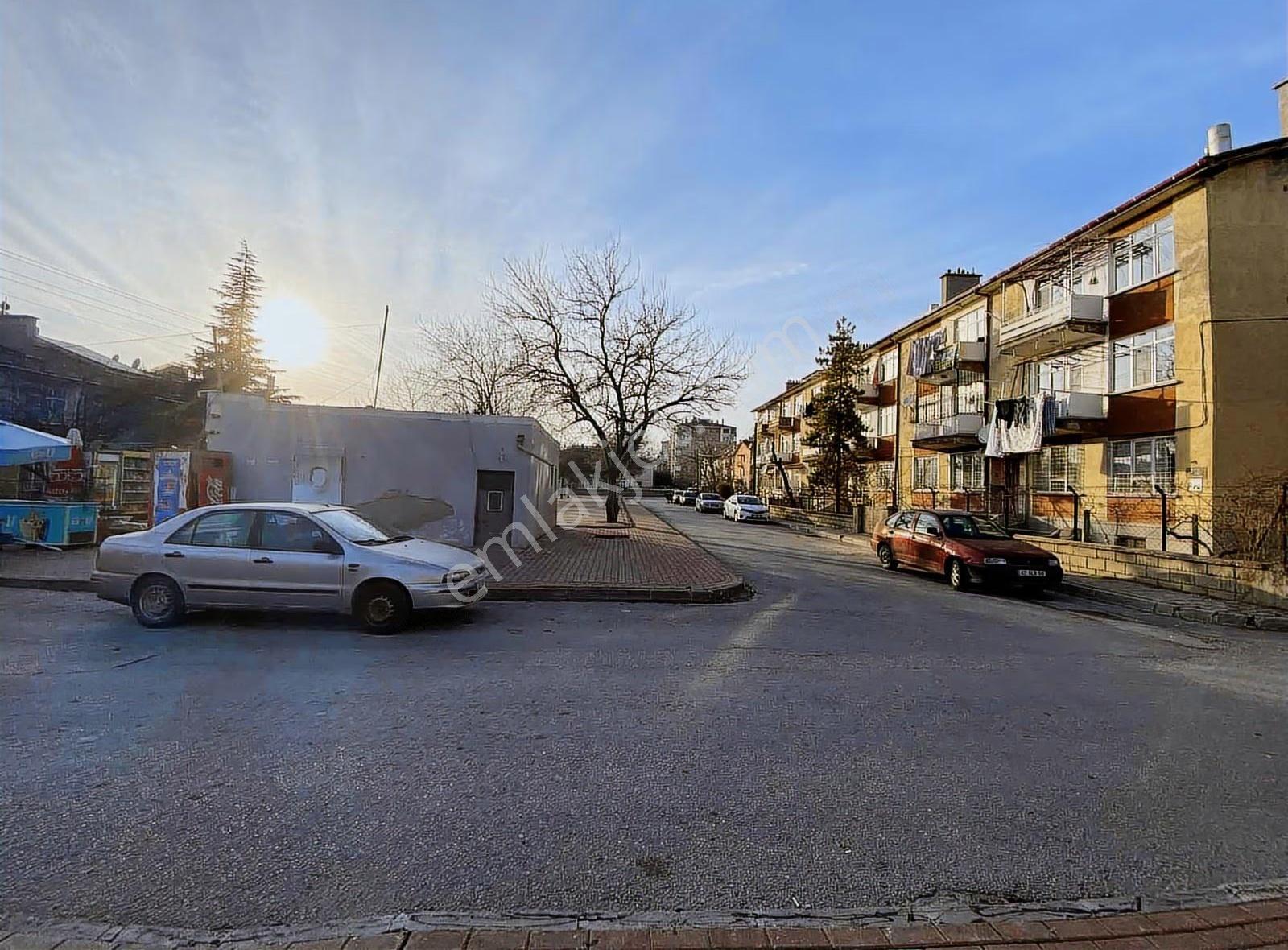 -_cumhuriyet Mah Emirsultan Cad Yani3+1 Bölmeli Eşyalı Daire-_