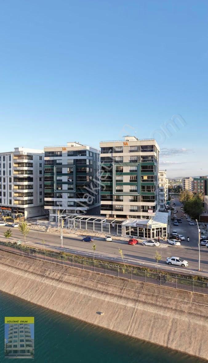 Kanalboyu'nda Lüx 4+1 Köşebaşı Daire