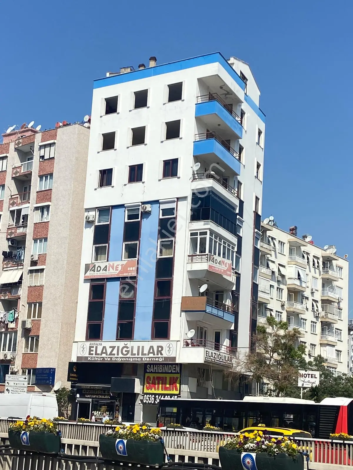 Güllük Kavşağı Köşesinde Satılık 3+1 Geniş Daire