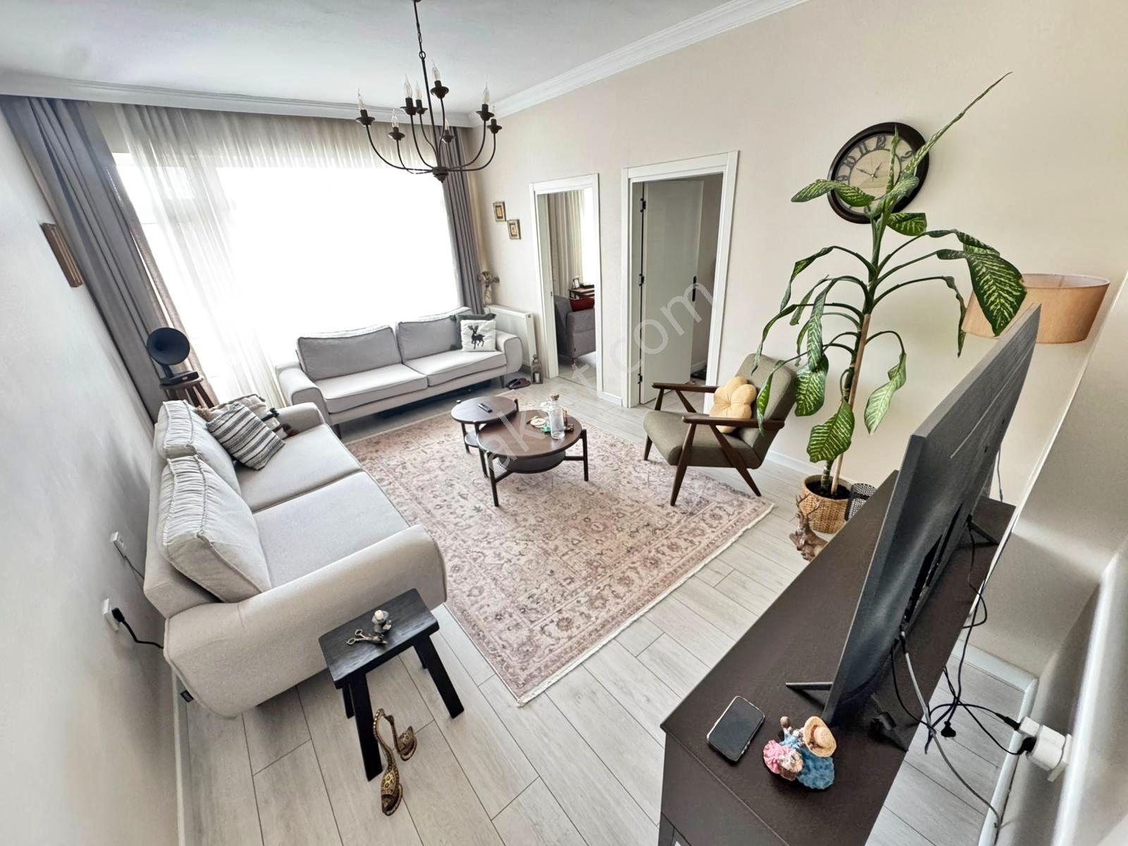 Aşağı Eğlence Mah. Giresun Cad. Paraleli Mendil Sokak'ta 2.kat Lüx Yapılı 3+1 Çift Balkon Güney Cep. - Görsel 18