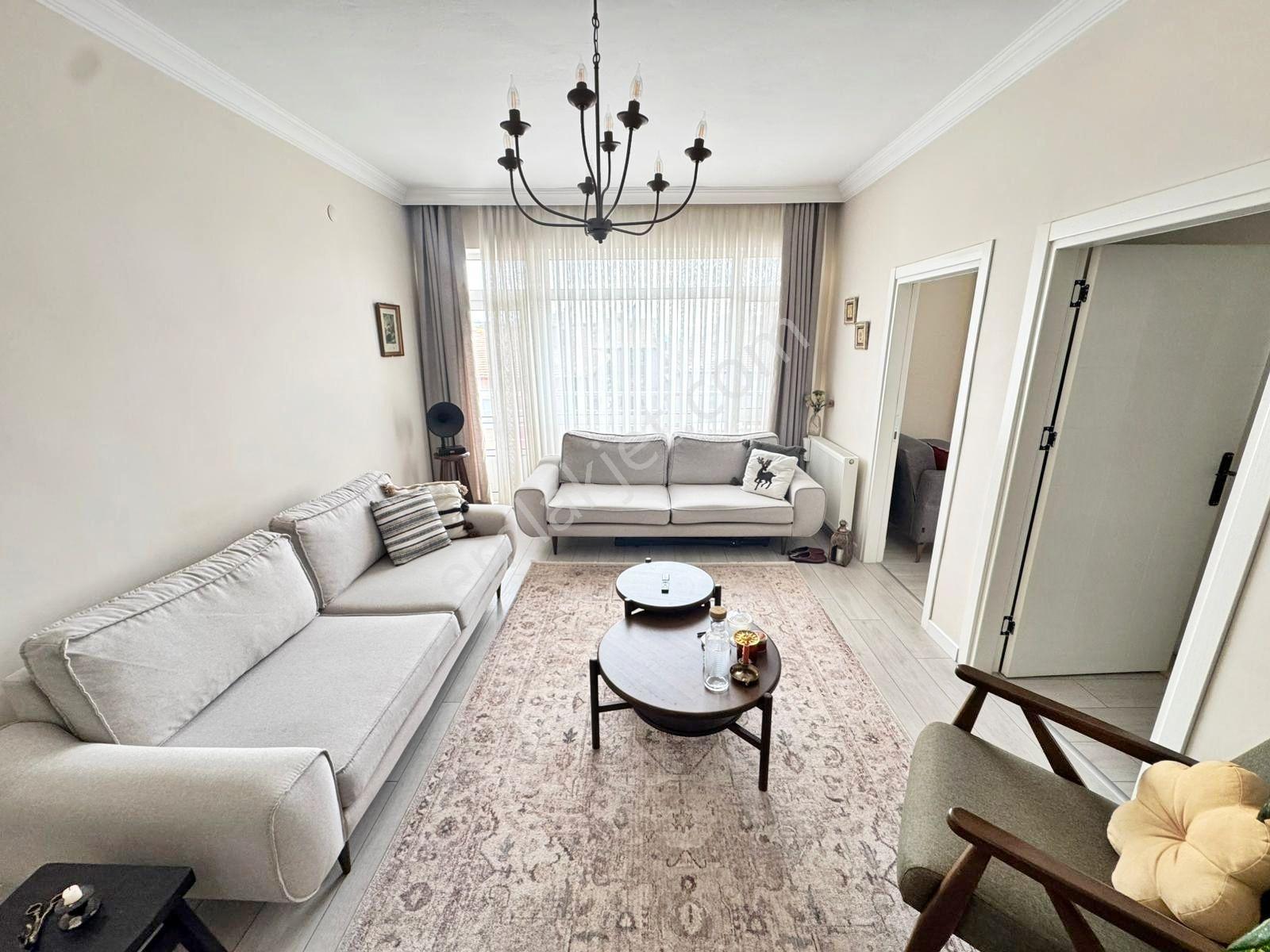 Aşağı Eğlence Mah. Giresun Cad. Paraleli Mendil Sokak'ta 2.kat Lüx Yapılı 3+1 Çift Balkon Güney Cep. - Görsel 32