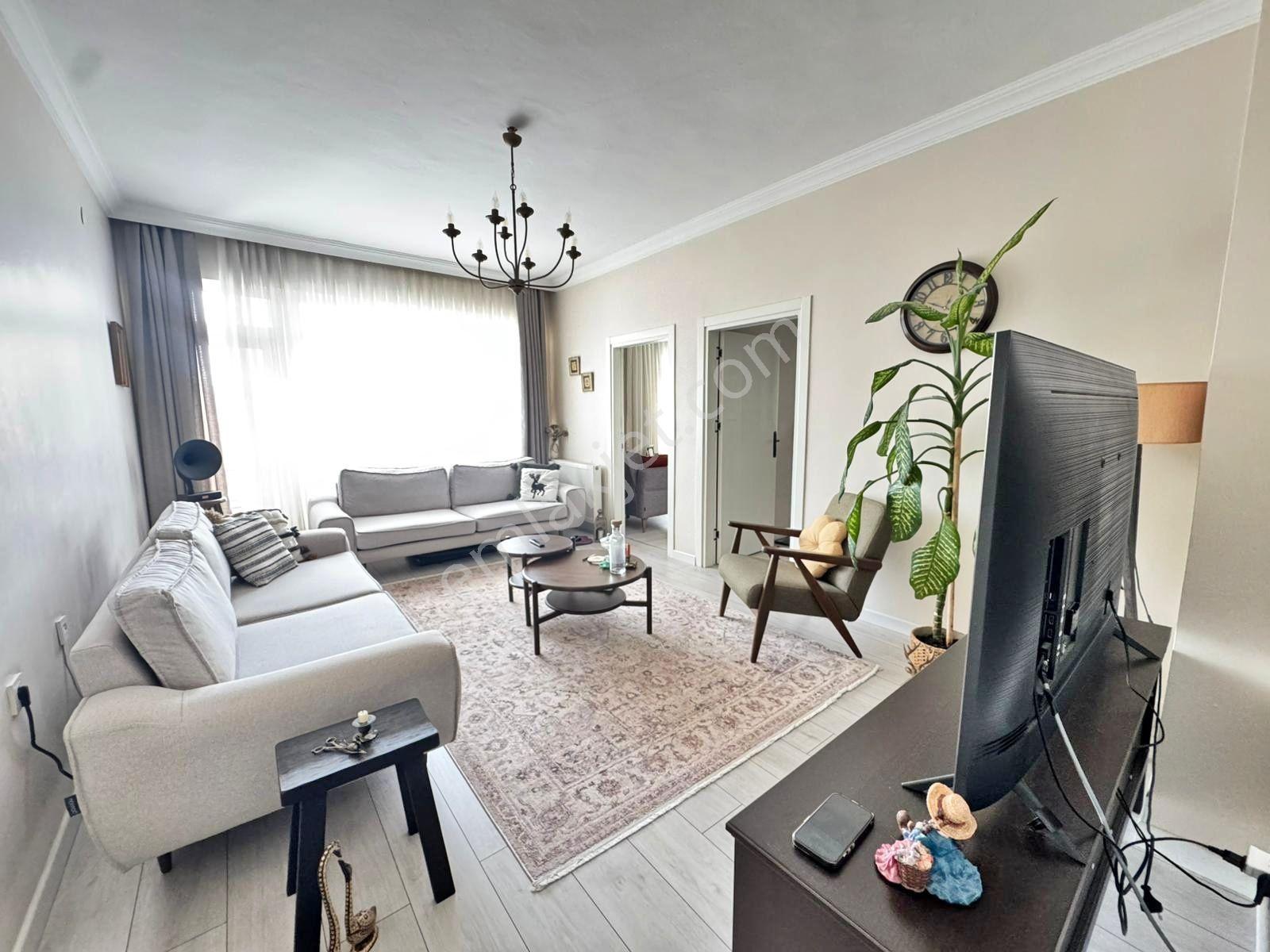 Aşağı Eğlence Mah. Giresun Cad. Paraleli Mendil Sokak'ta 2.kat Lüx Yapılı 3+1 Çift Balkon Güney Cep. - Görsel 19