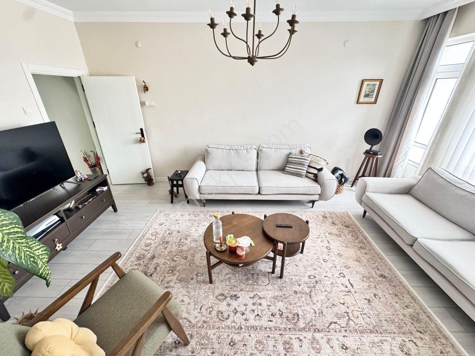 Aşağı Eğlence Mah. Giresun Cad. Paraleli Mendil Sokak'ta 2.kat Lüx Yapılı 3+1 Çift Balkon Güney Cep. - Görsel 30