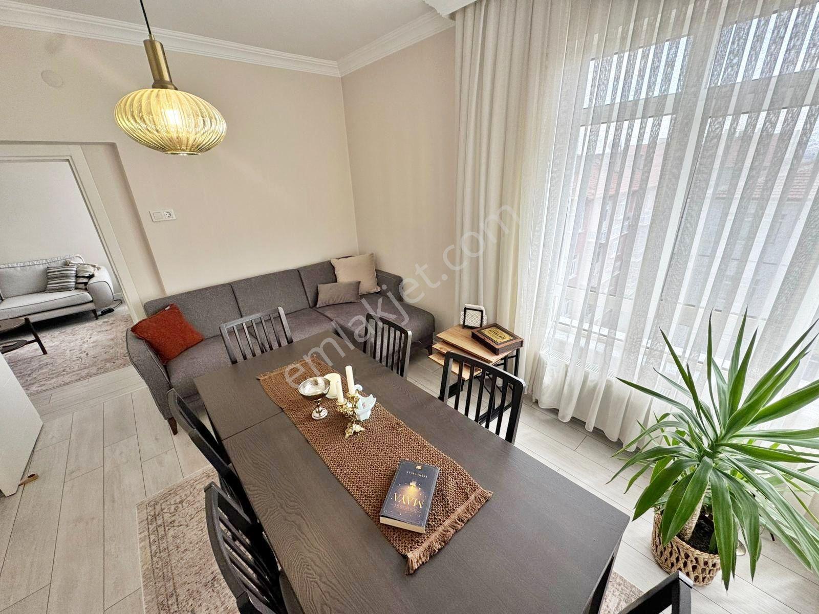 Aşağı Eğlence Mah. Giresun Cad. Paraleli Mendil Sokak'ta 2.kat Lüx Yapılı 3+1 Çift Balkon Güney Cep. - Görsel 26