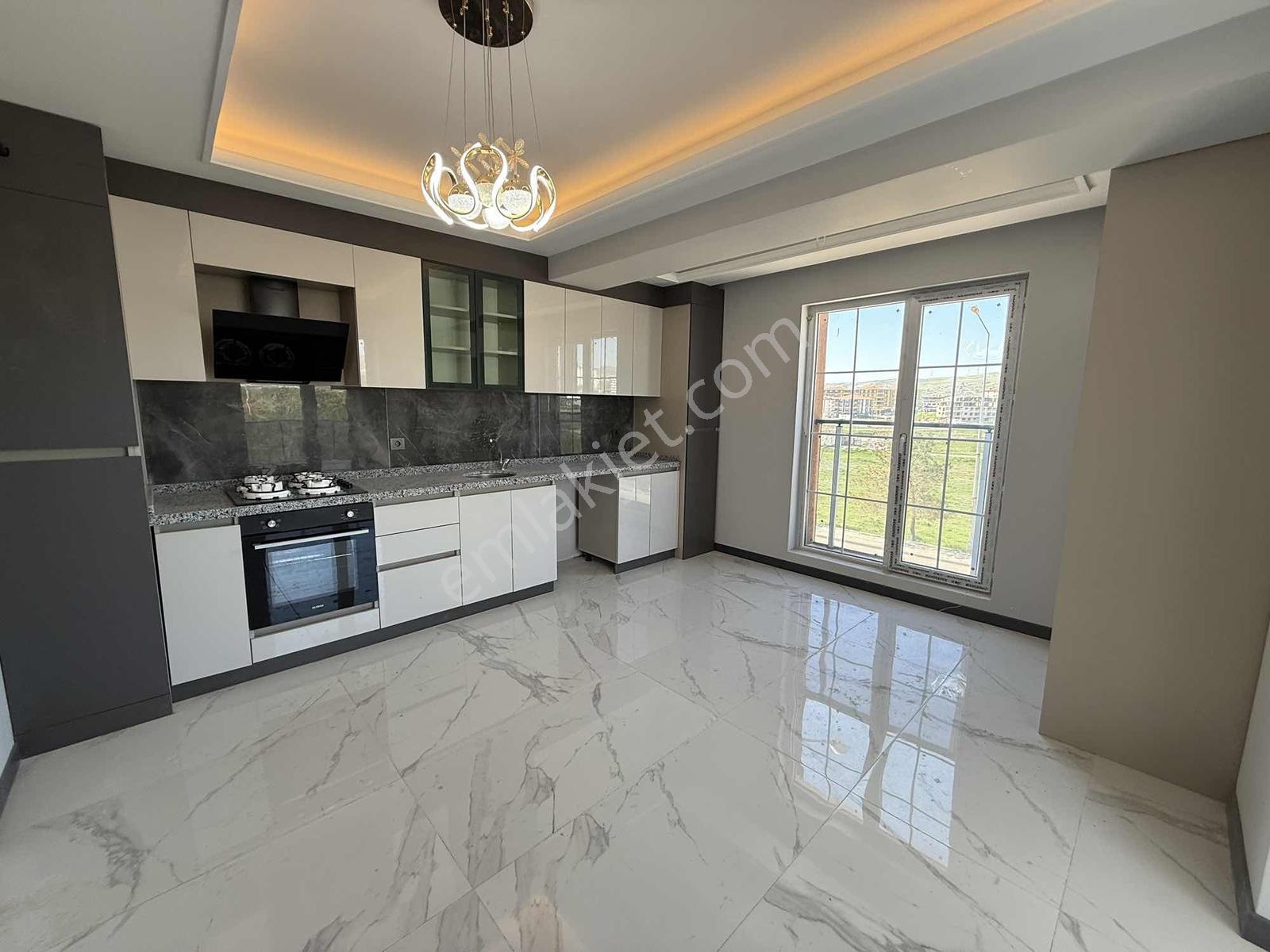 Bulvar Üzeri E.banyo-g.odalı Emsalsiz Geniş 3+1 Sıfır Köşe Daire - Görsel 2