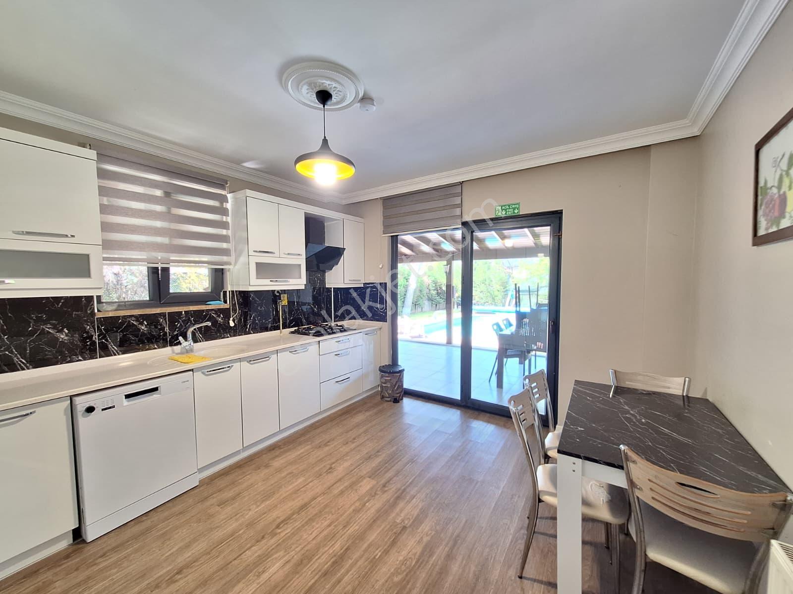 Sapanca Kırkpınar Bağdat Caddesinde Müstakil, Eşyalı Satılık Villa - Görsel 14