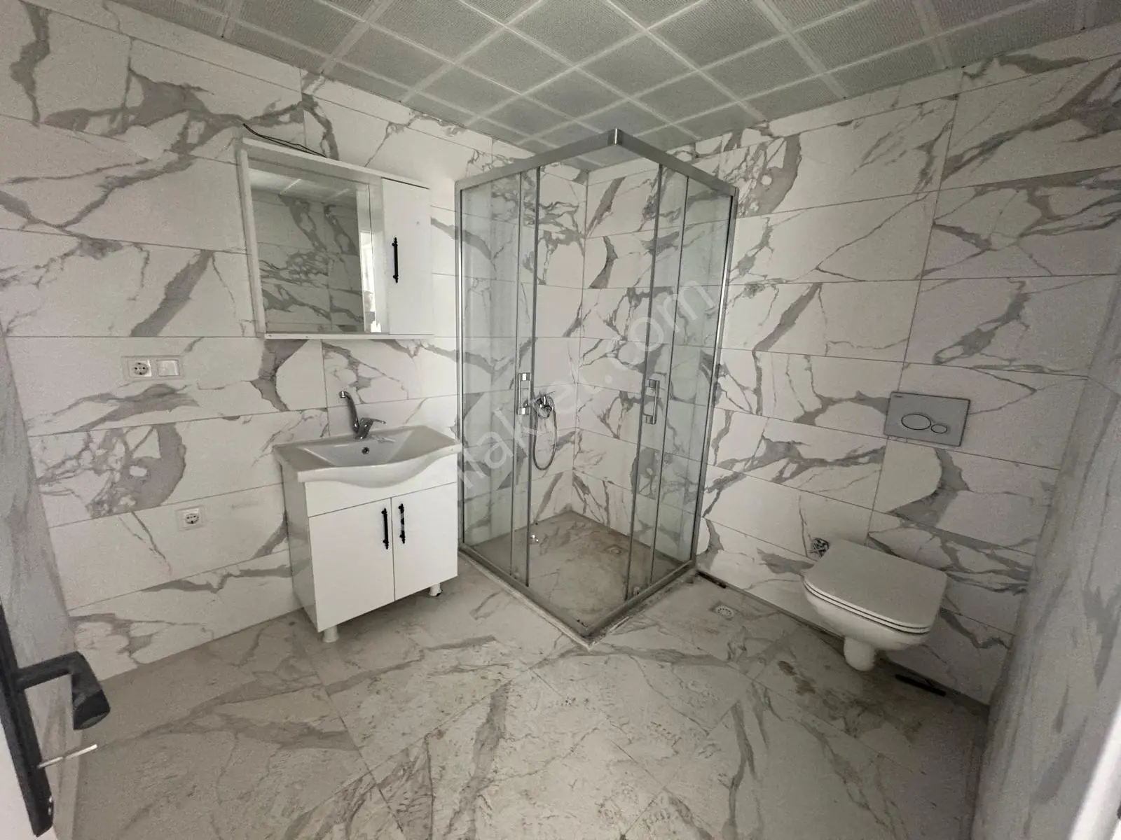 Atatürk Mahallesinde Kapalı Otoparklı Kiralık 3+1 Daire - Görsel 2
