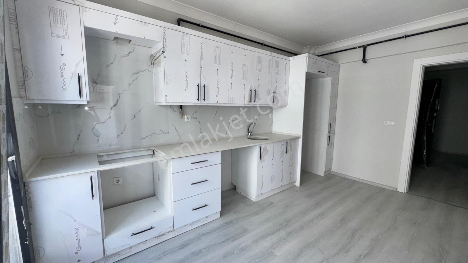 Atatürk Mahallesinde Kapalı Otoparklı Kiralık 3+1 Daire - Görsel 4