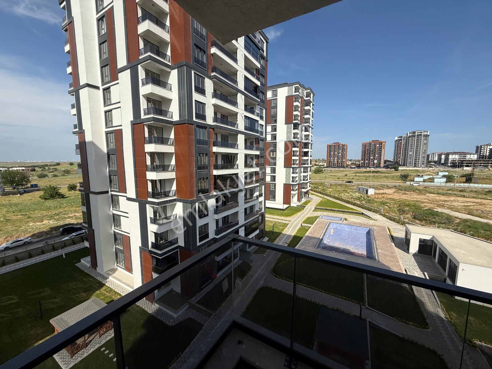 Hürriyet Mahallesi İzsiz Towersta Havuz Cephe 3+1 Kiralık Daire