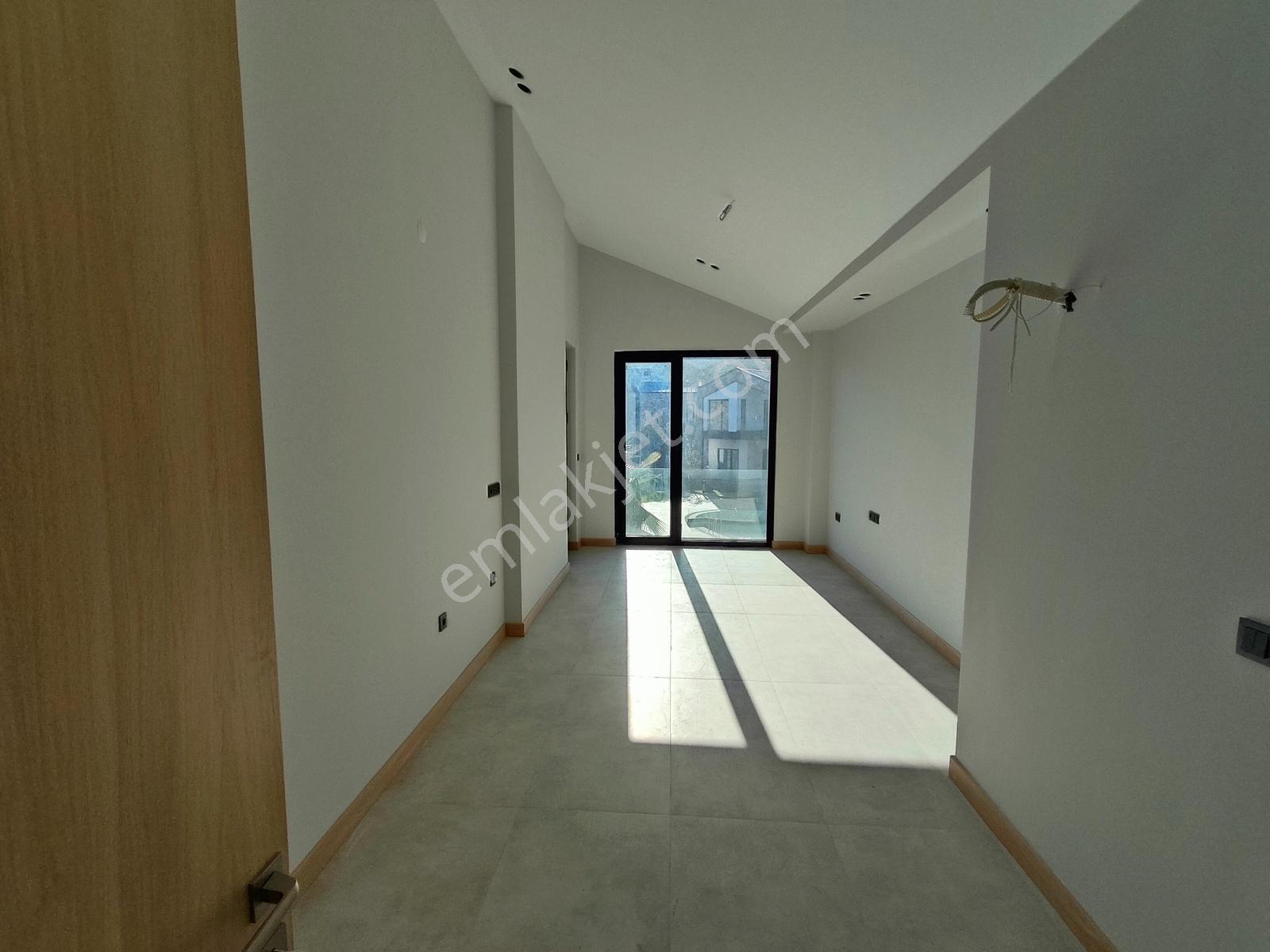 Edremit Güre'de Havuzlu Sitede Satılık Lüks 3+1 Villa - Görsel 20
