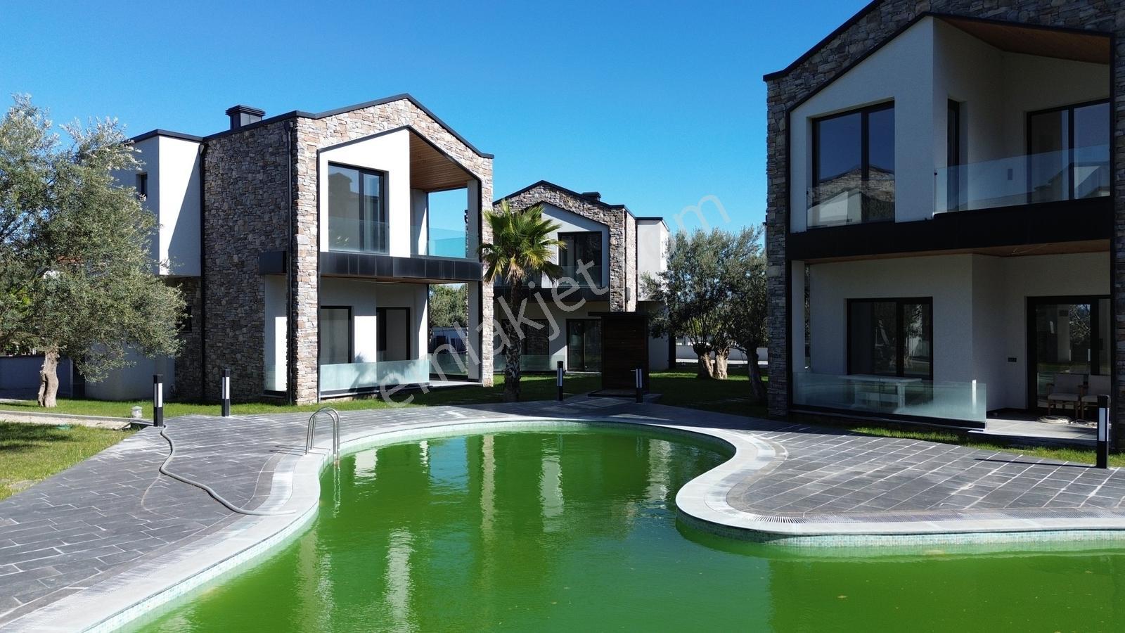 Edremit Güre'de Havuzlu Sitede Satılık Lüks 3+1 Villa - Görsel 31