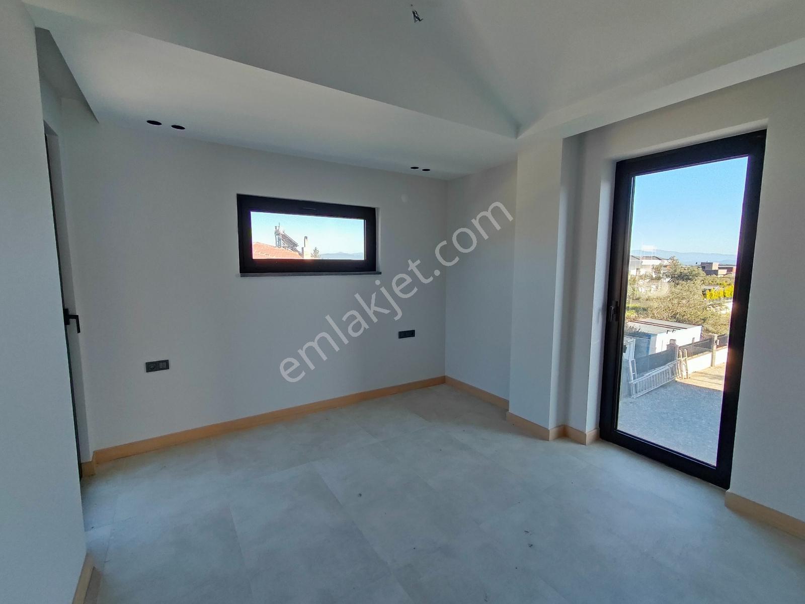Edremit Güre'de Havuzlu Sitede Satılık Lüks 3+1 Villa - Görsel 32