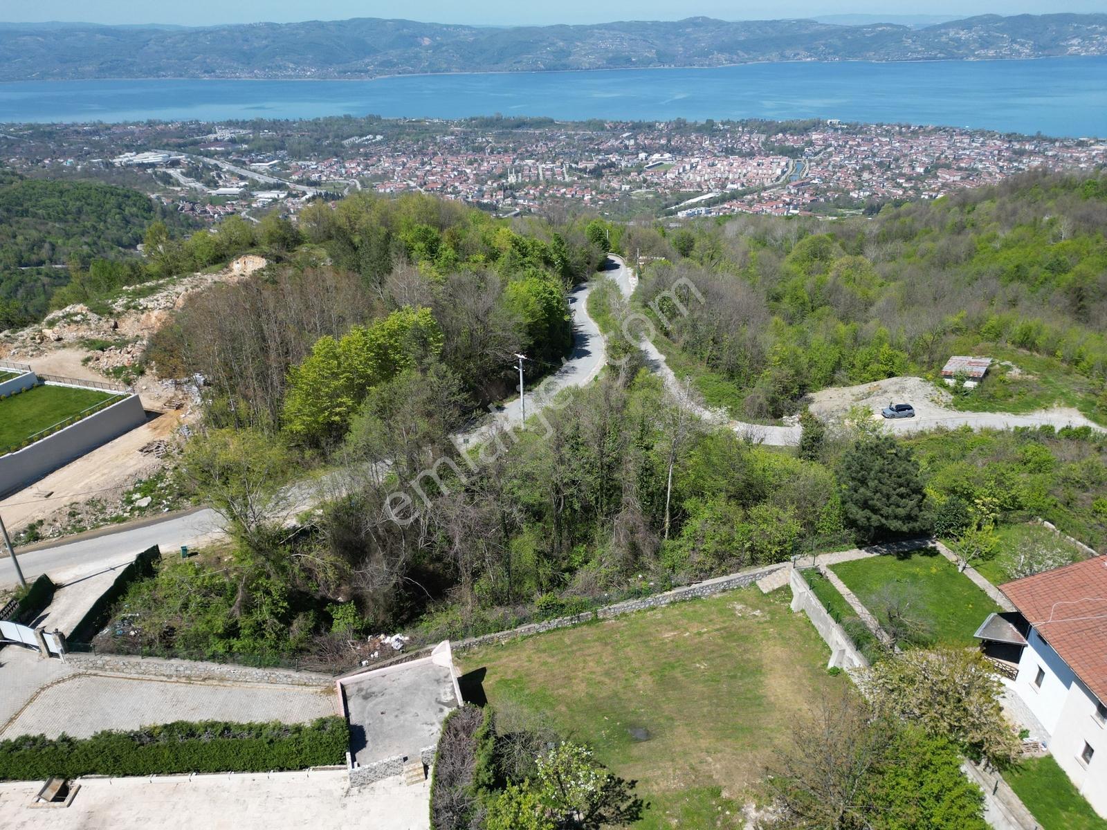 Göl Manzaralı İmar Sınırında Anayol Üstü Arazi - Görsel 15