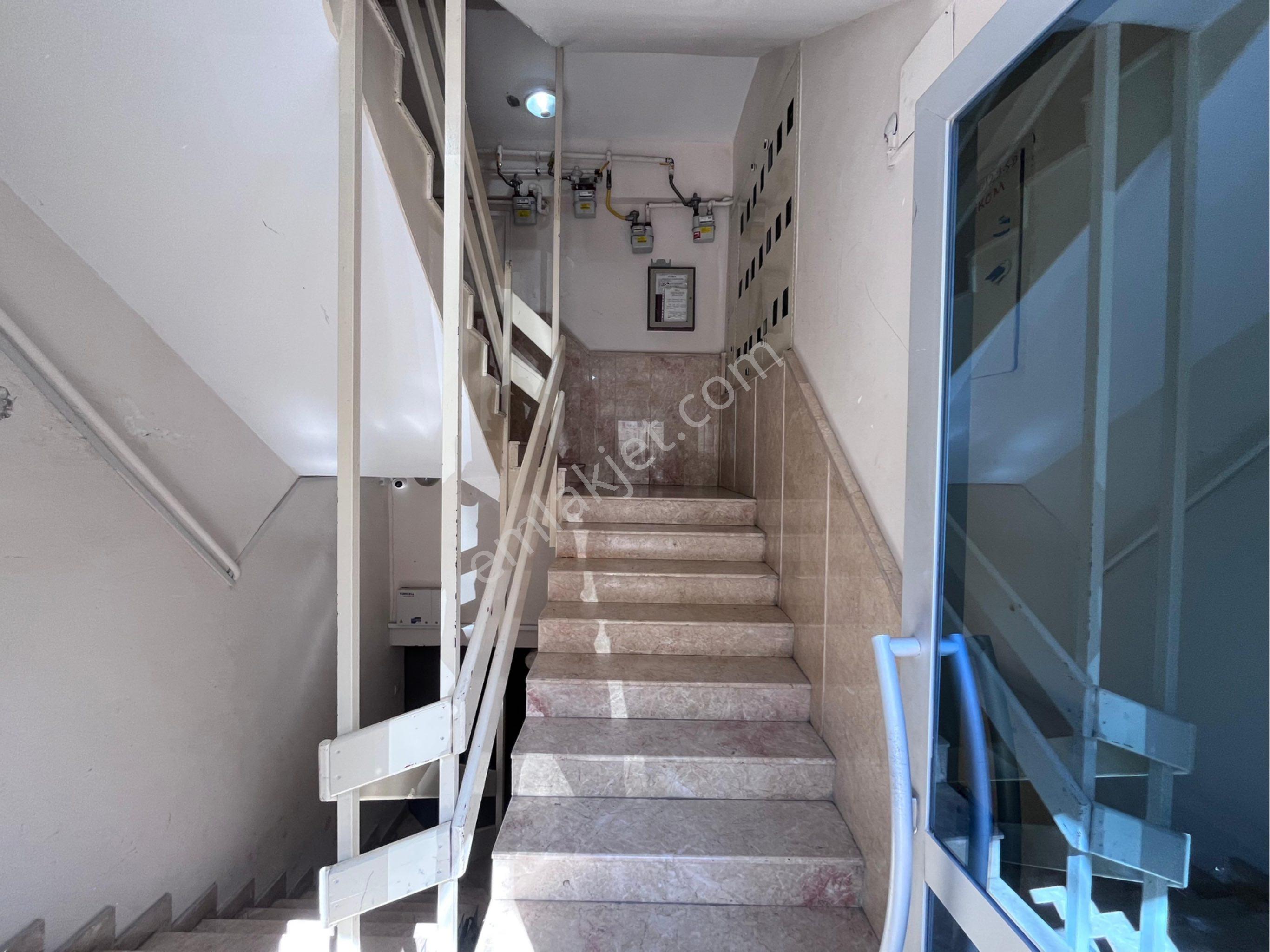 Atatürk Mahallesi Cadde Üstü 3+1 Ara Kat Güney Cephe Krediye Uygun Satılıkd Daire! - Görsel 30