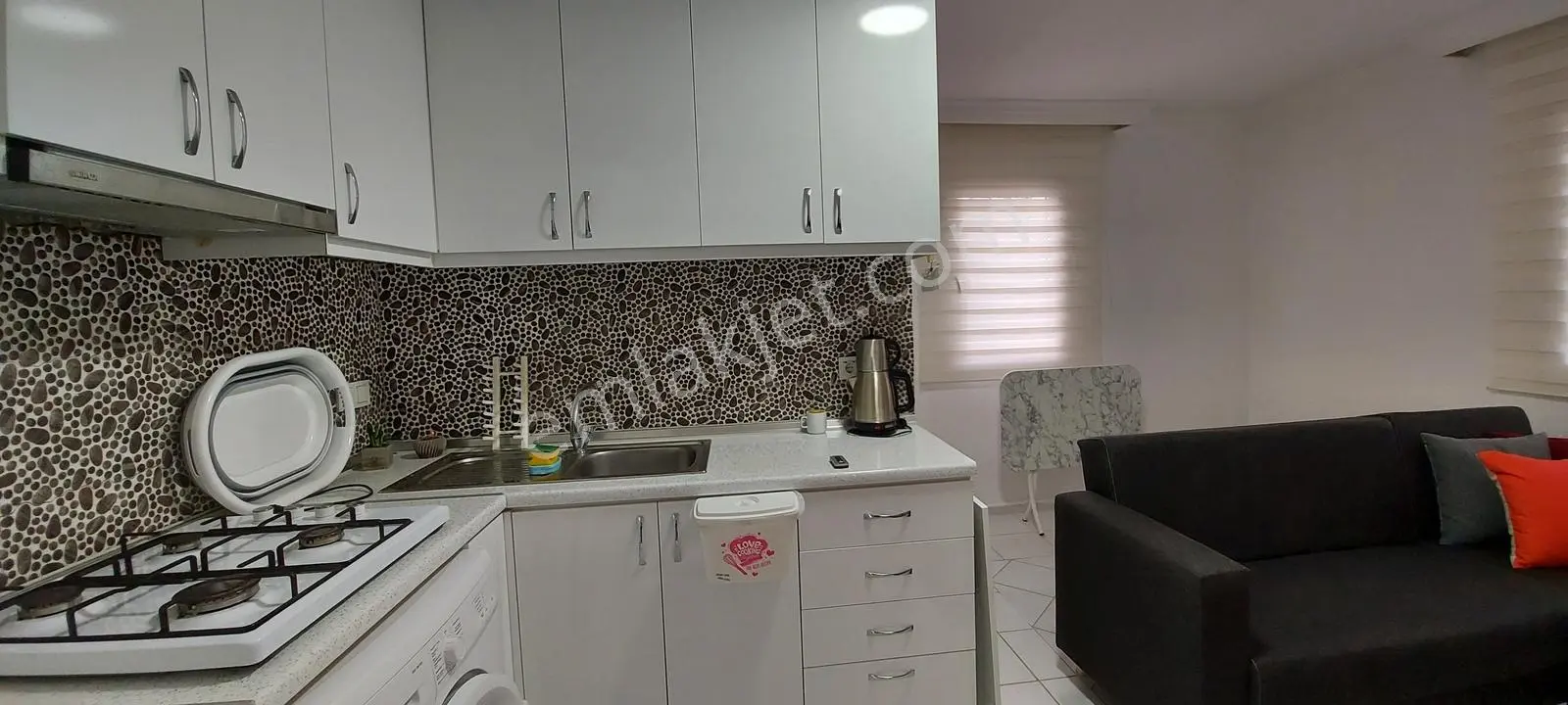 Merkezde Sahile Ve İşletmelere Yakın Bahçe Katı 1+1 Eşyalı Daire - Görsel 5