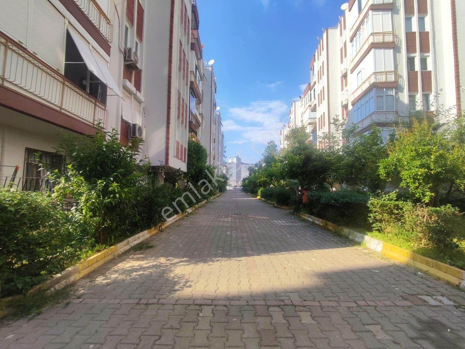 Karşıyaka 'da Site İçi Geniş Ferah 3+1