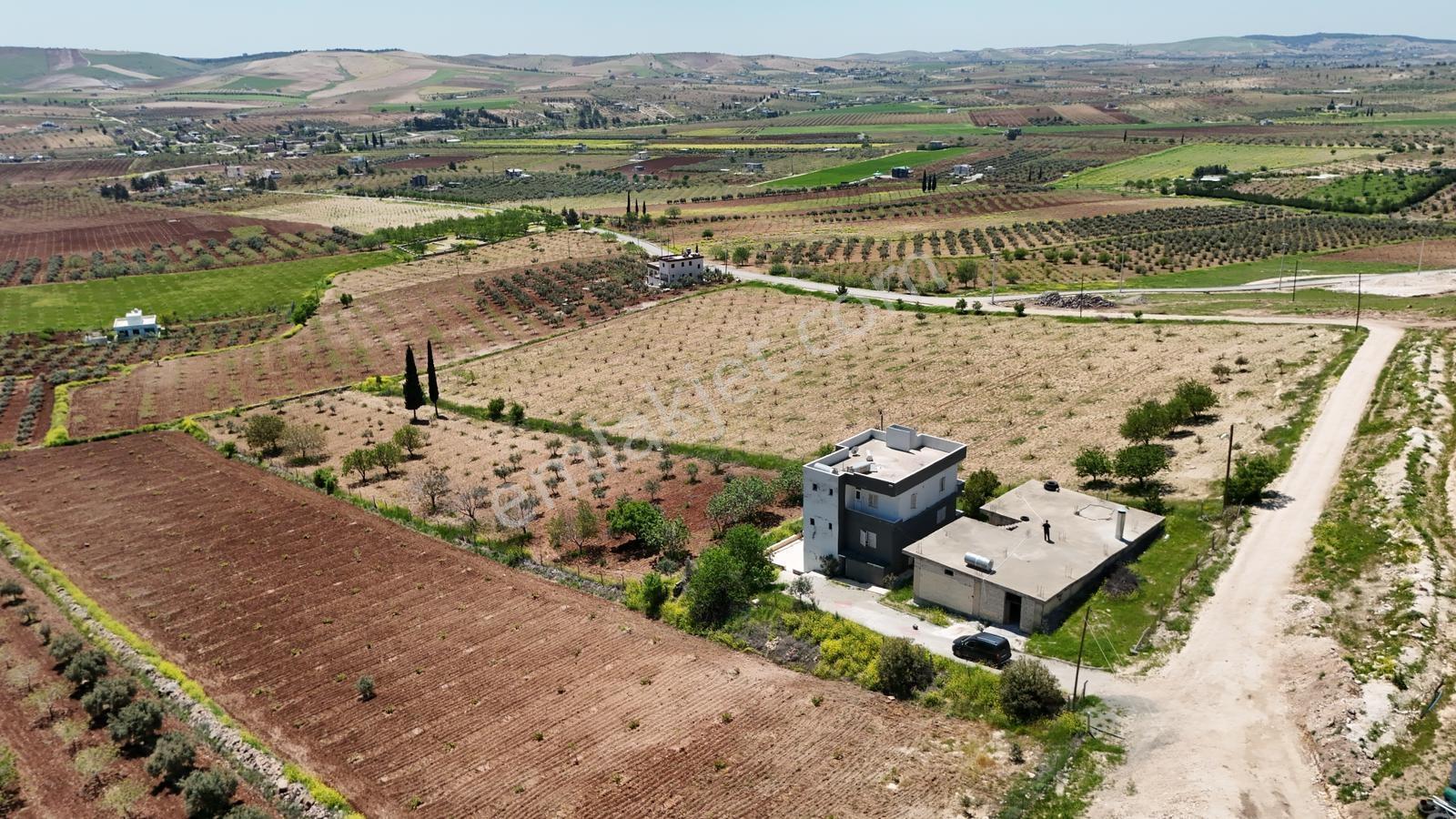 Yaşarsoy Gyo'dan Aşağı İçkara'da Havadar 5948 Metrekare Bağ Evi