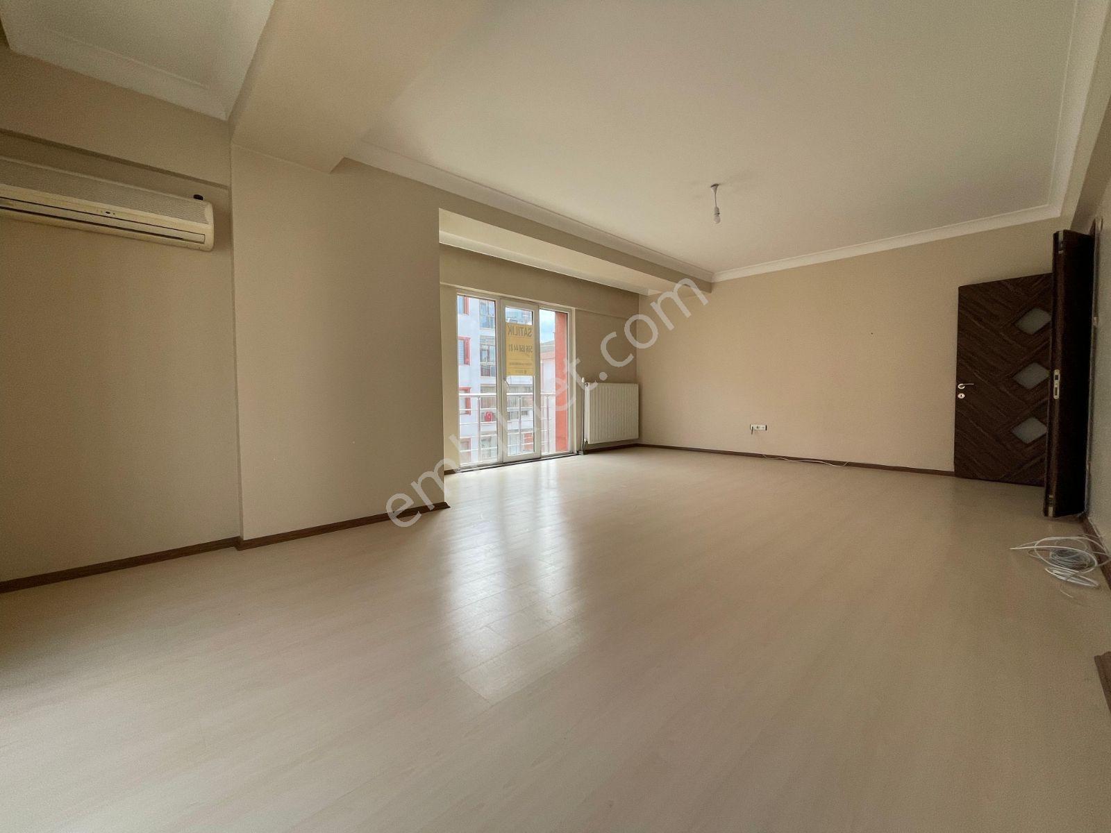 Tuğra'dan Site İçinde 3+1 Geniş Kullanışlı Daire - Görsel 3