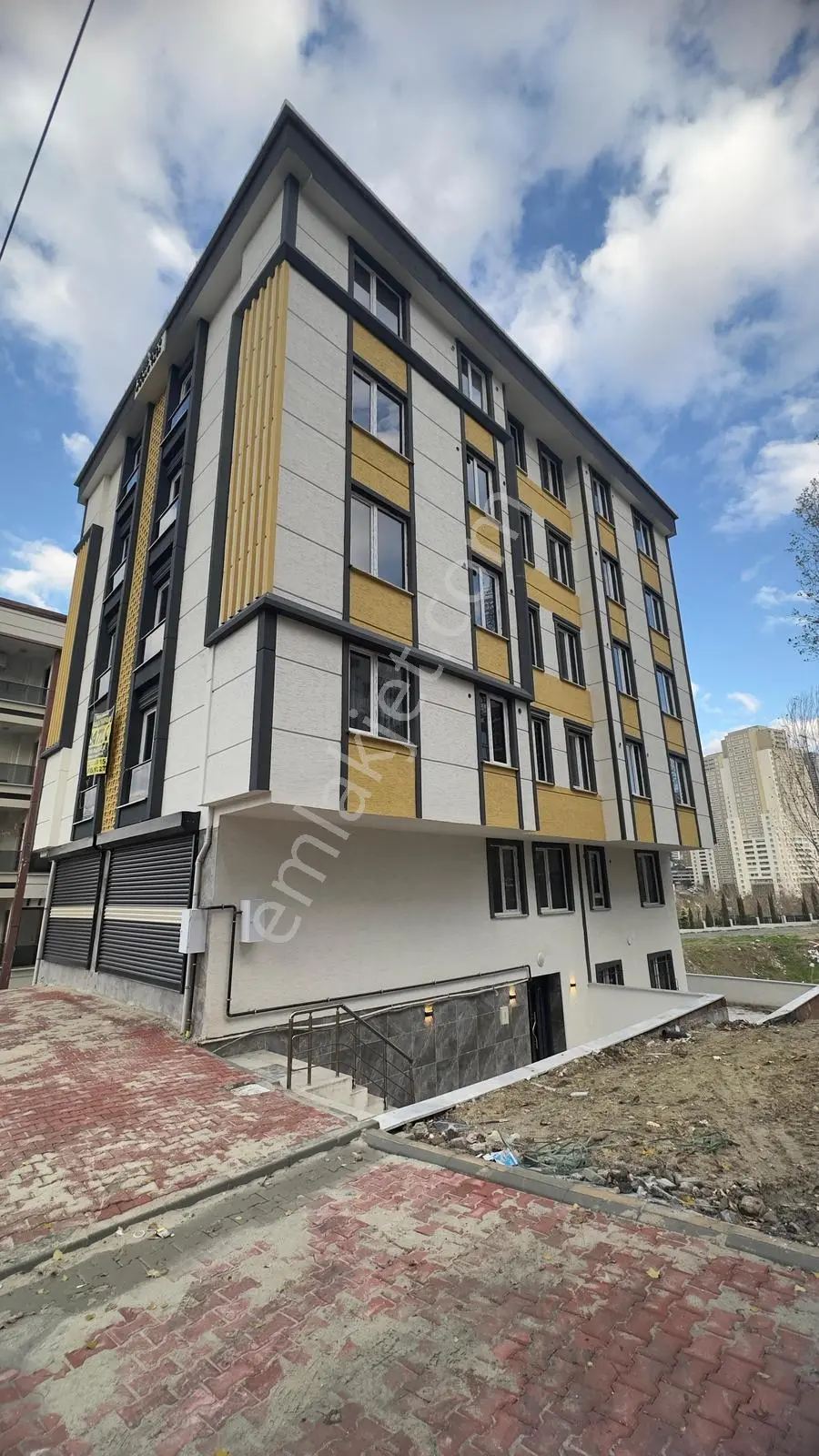 Sıfır İskanlı Kapalı Otoparklı 2+1 Satılık Daire Metrobüse Yakın