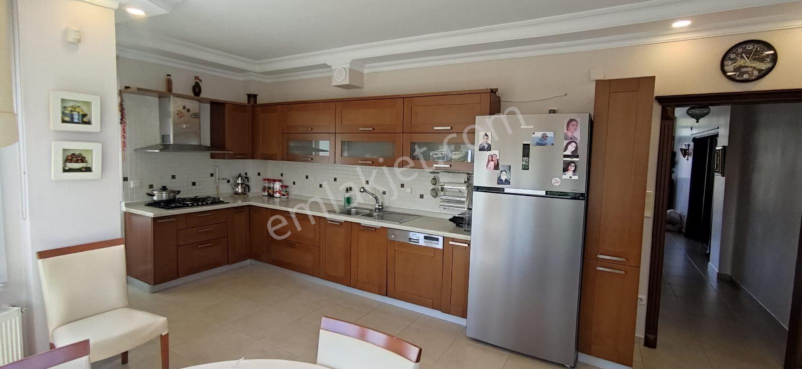 Yuşa'dan 1.774 M² Arsa İçinde 480 M² Tripleks Müstakil Villa - Görsel 12