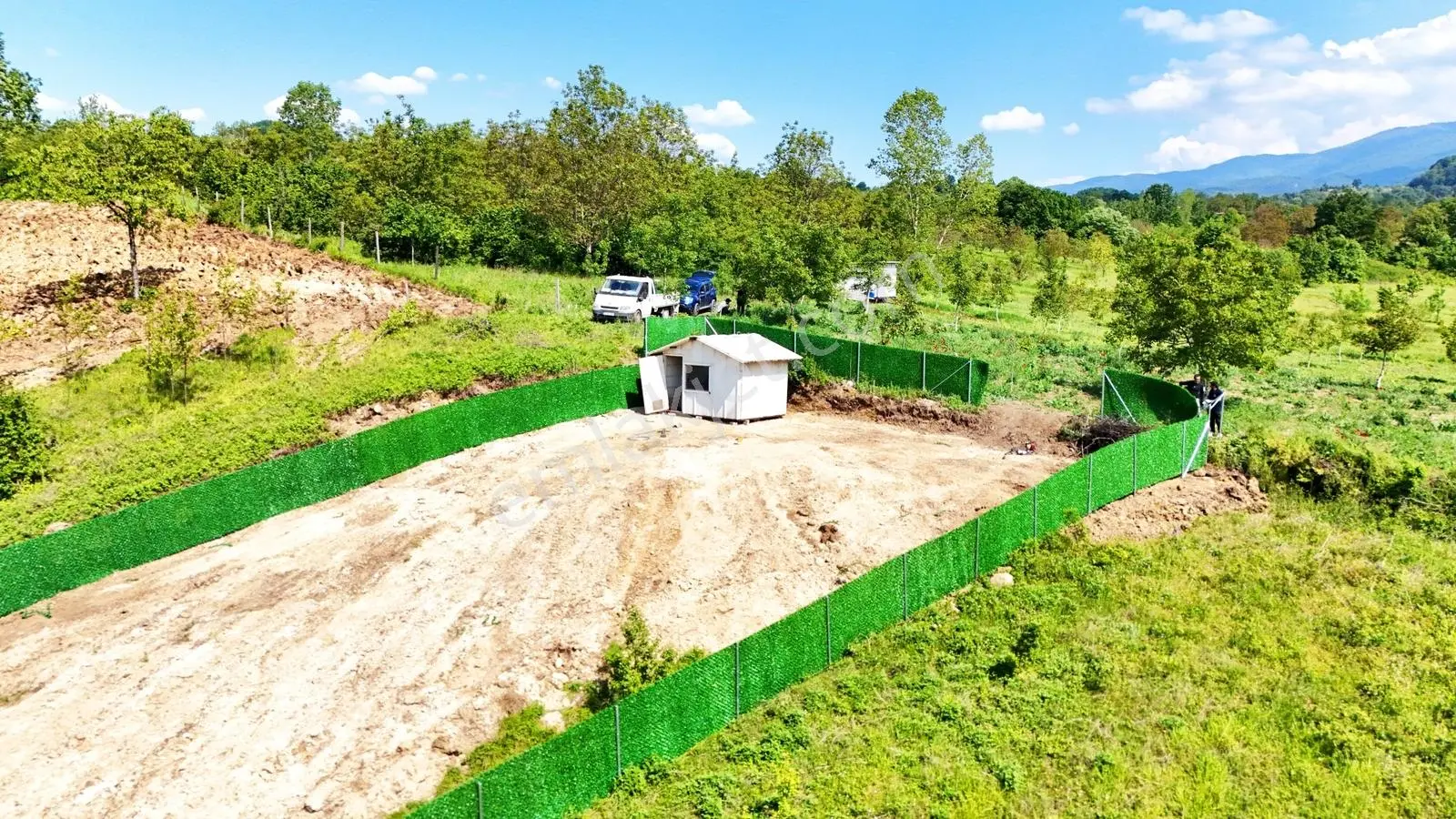İnegöl Hacıkara Satılık 960m2 Tel Örgüsü Çekili Tek Tapu Arazi