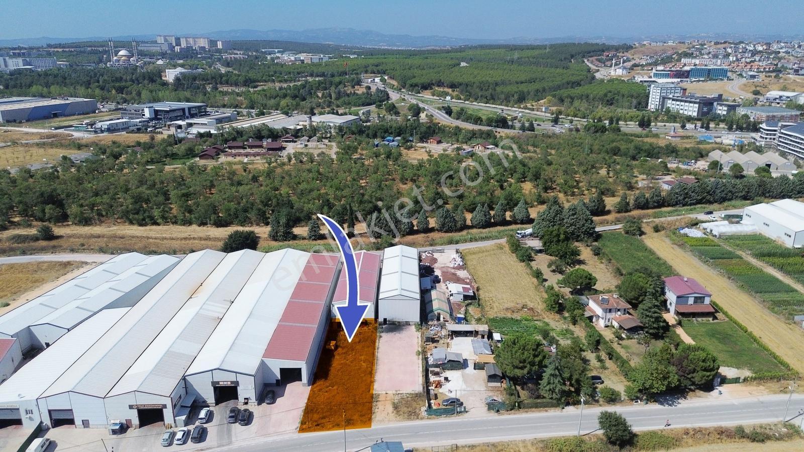 Ürünlü'de Ana Asfalt Üzerinde 675m2 Kiralık Arazi