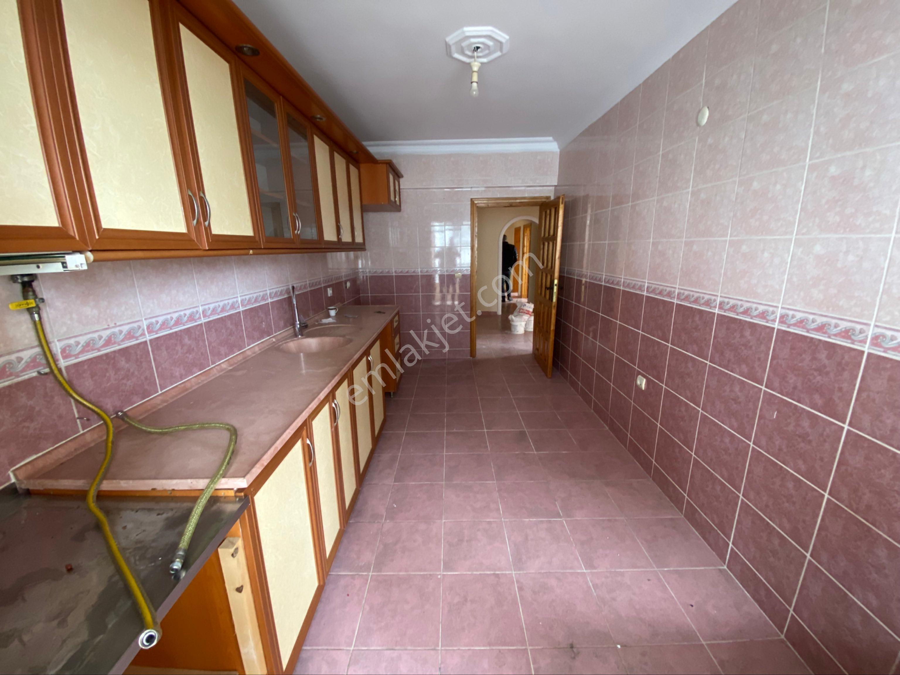 Yalı Gayrimenkul'den Merkezi Konum Ebeveyn Banyolu Kiralık 3+1 - Görsel 8