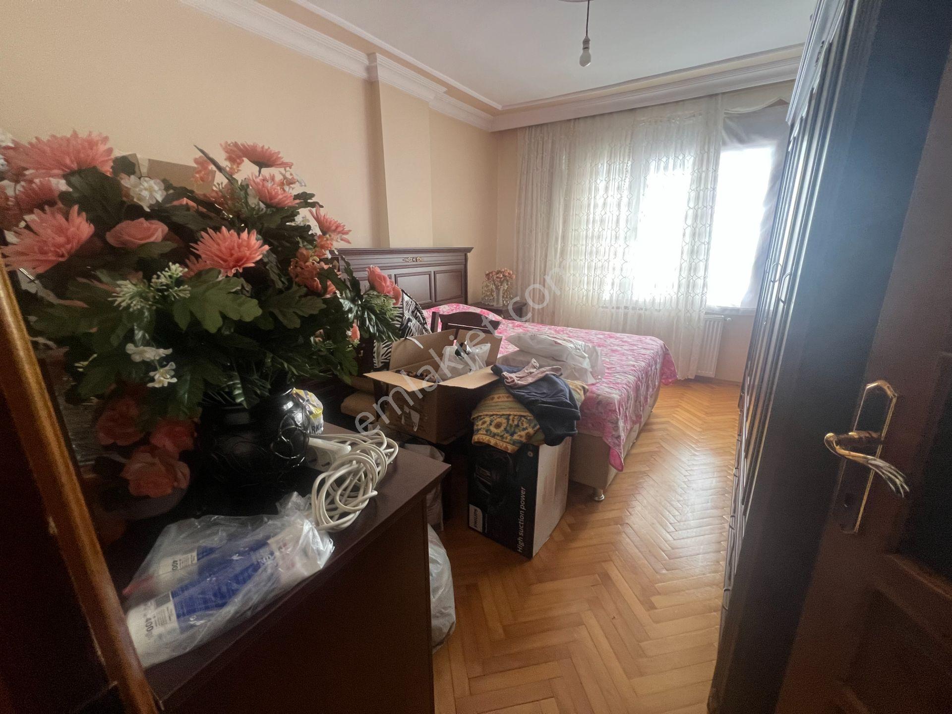 Orta Mahallede Satılık Üç Tane 2+1 Ve Dükkan ,bodrum - Görsel 2