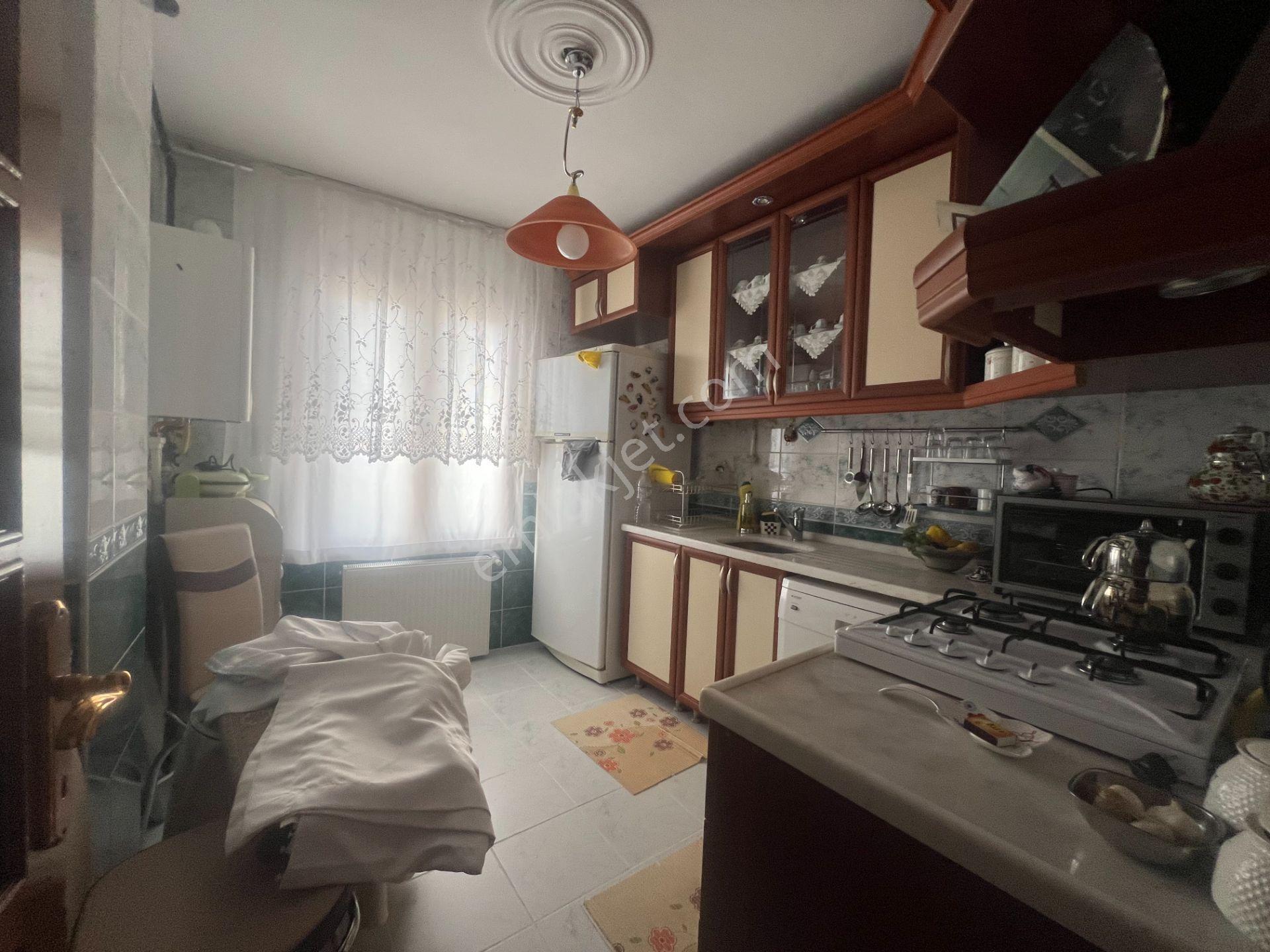 Orta Mahallede Satılık Üç Tane 2+1 Ve Dükkan ,bodrum - Görsel 13