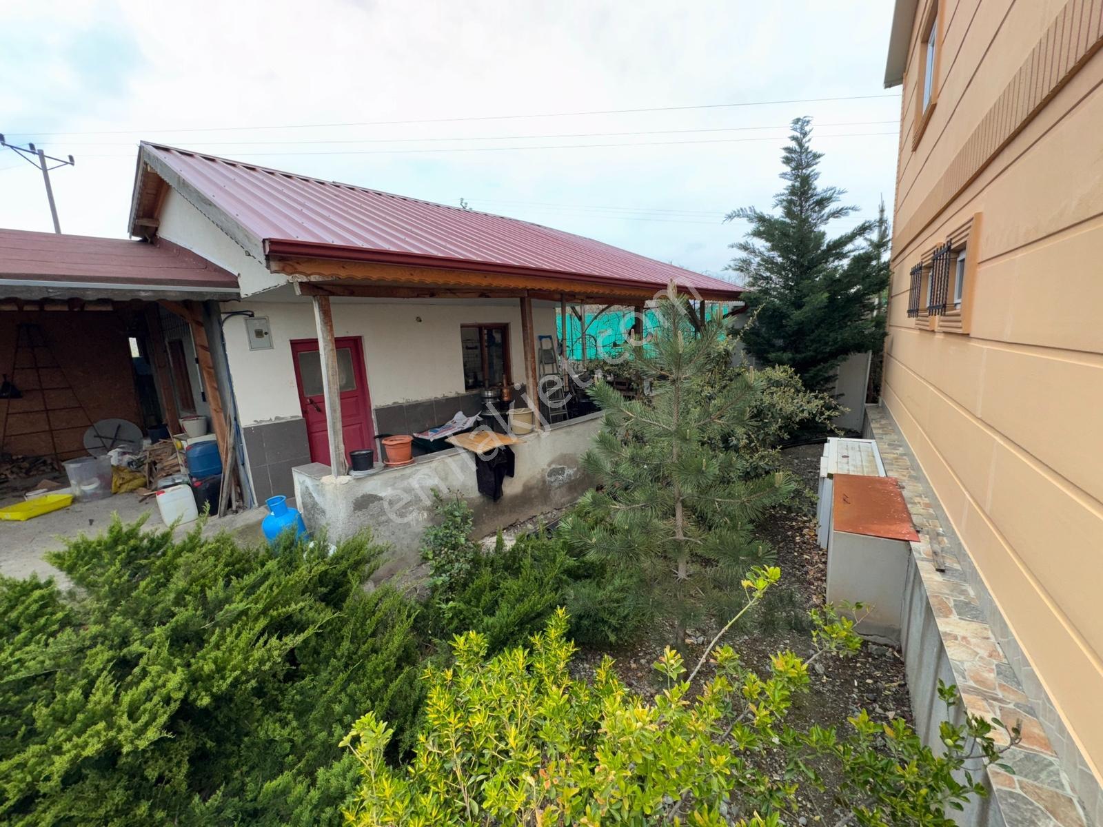 Büyük Yıldız'da 5dönüm Havuzlu 2katlı Çelik Evli Donanımlı Bahçe