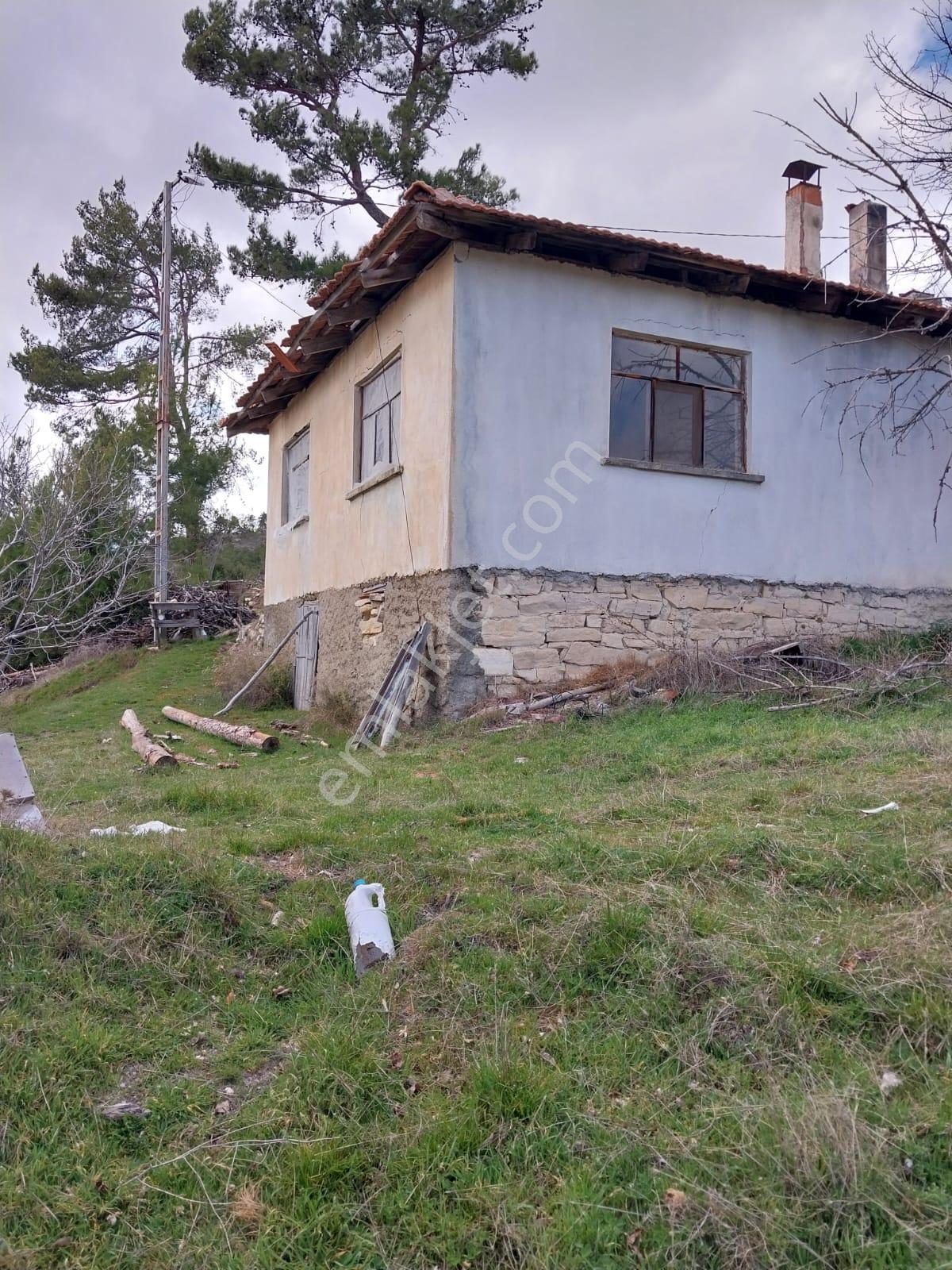 Şahin Emlaktan Çameli Kolakta 1391 M² Satılık Ev Ve Bahçesi