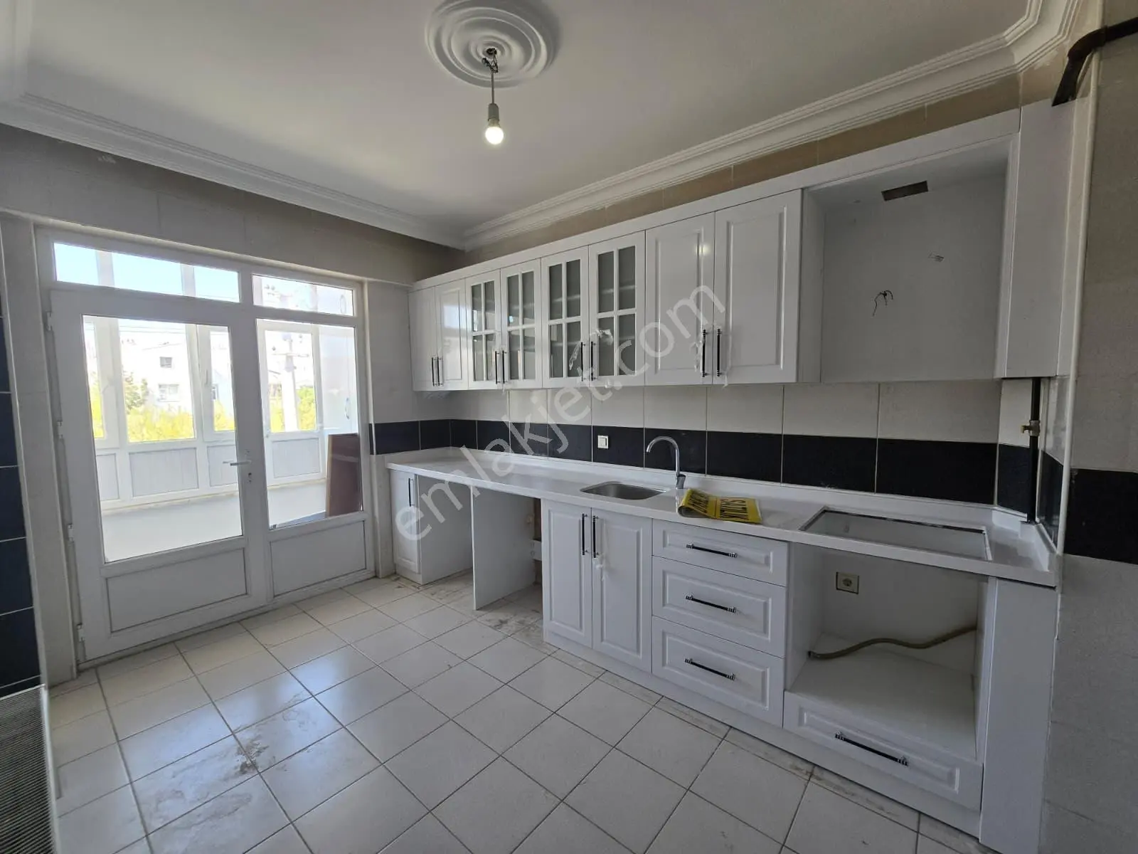 Buhara Mh. Ara Kat Masrafsız 3+1 Daire
