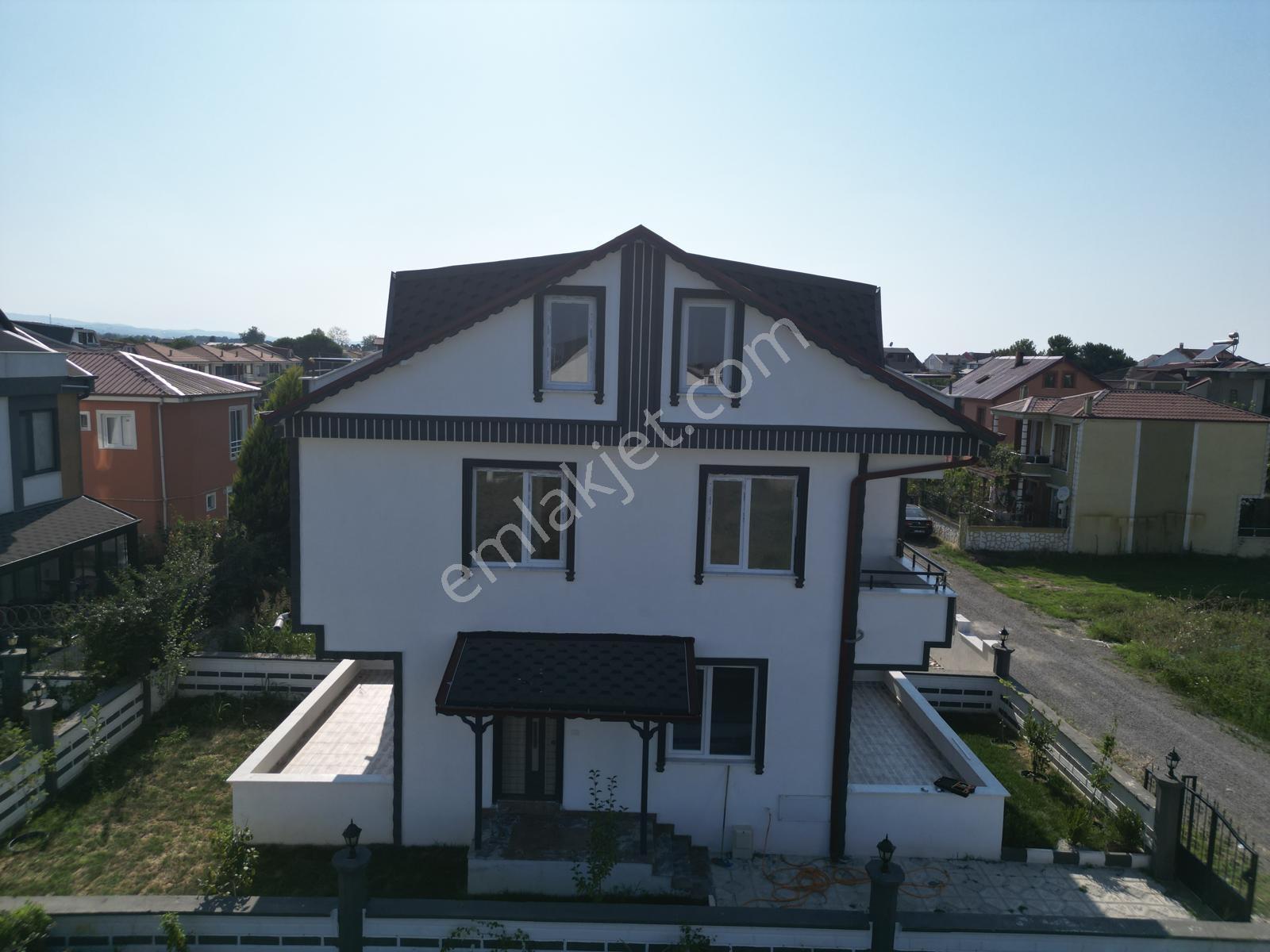 Karasu Kocaalinde Denize 90 Metre,satılık Triplex Müstakil Villa - Görsel 16