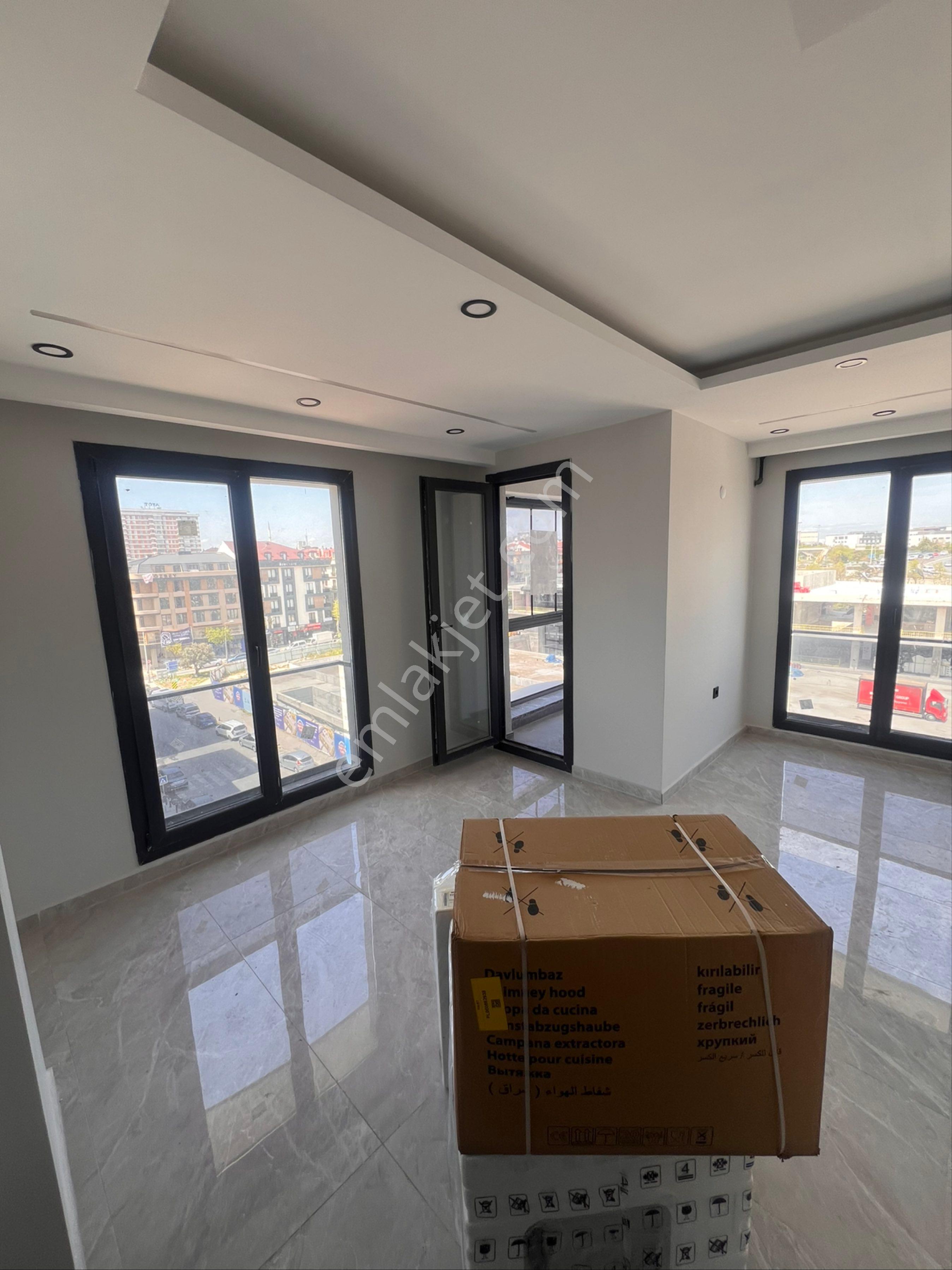 Avcılar Merkez De Caddeye Cephe 2+1 Köşe Ofise Uygun Daire - Görsel 2