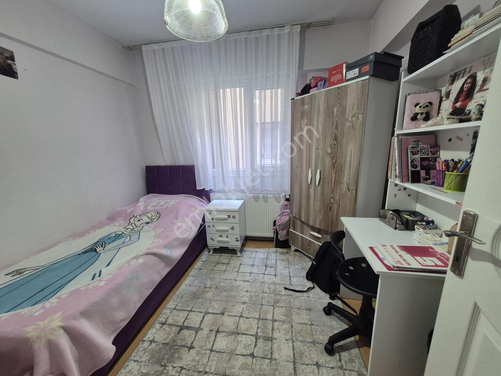 İzmir Refefbele Mah. 2+1 Arakat Doğalgazlı Kapalı Mutfak Daire - Görsel 24