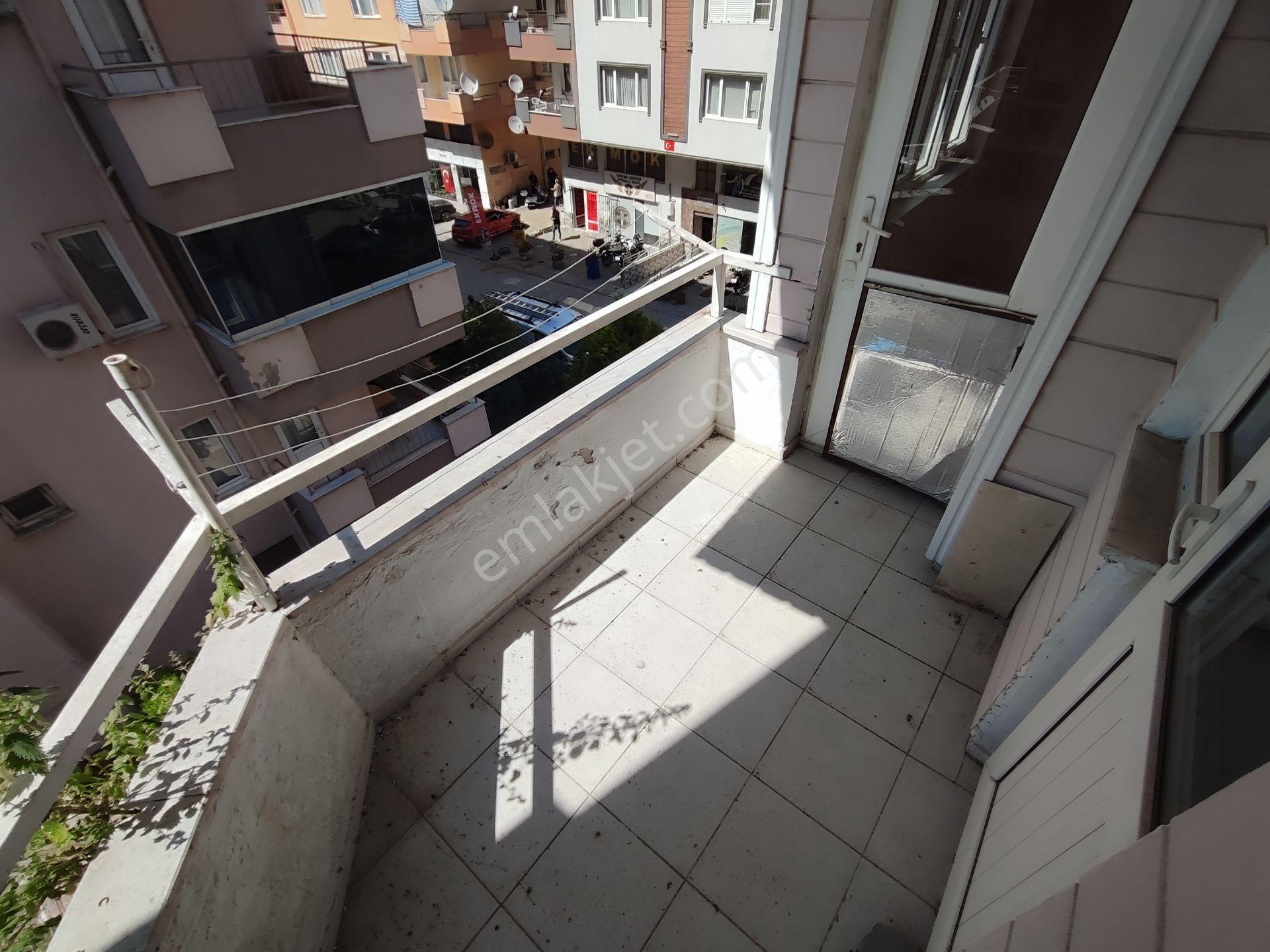 Kardeşten Edremit Merkezde Asansörlü Jeotermalli Ayrı Mutfaklı Ara Kat Geniş 2+1 Daire - Görsel 13