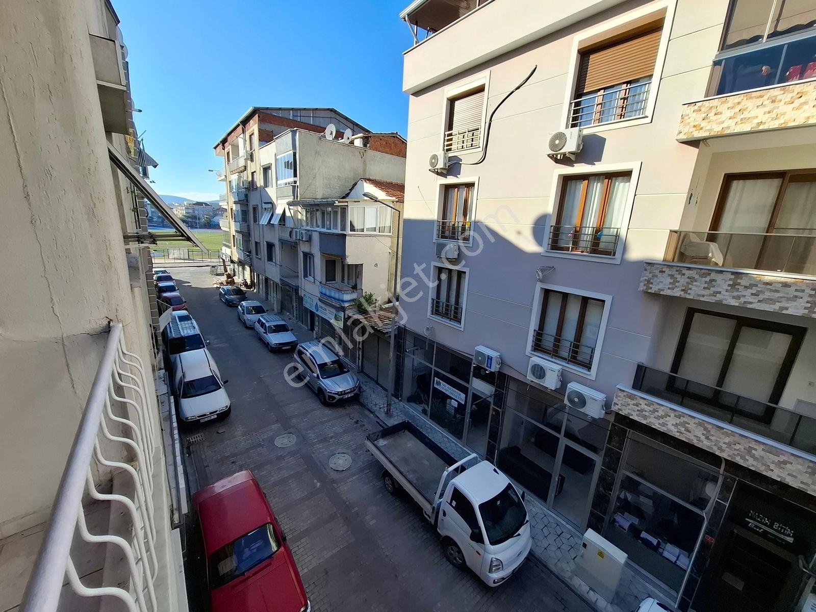Akhisar İnönü Fahri Sertel Emlaktan Kiralık 3+1 Ofis Daire