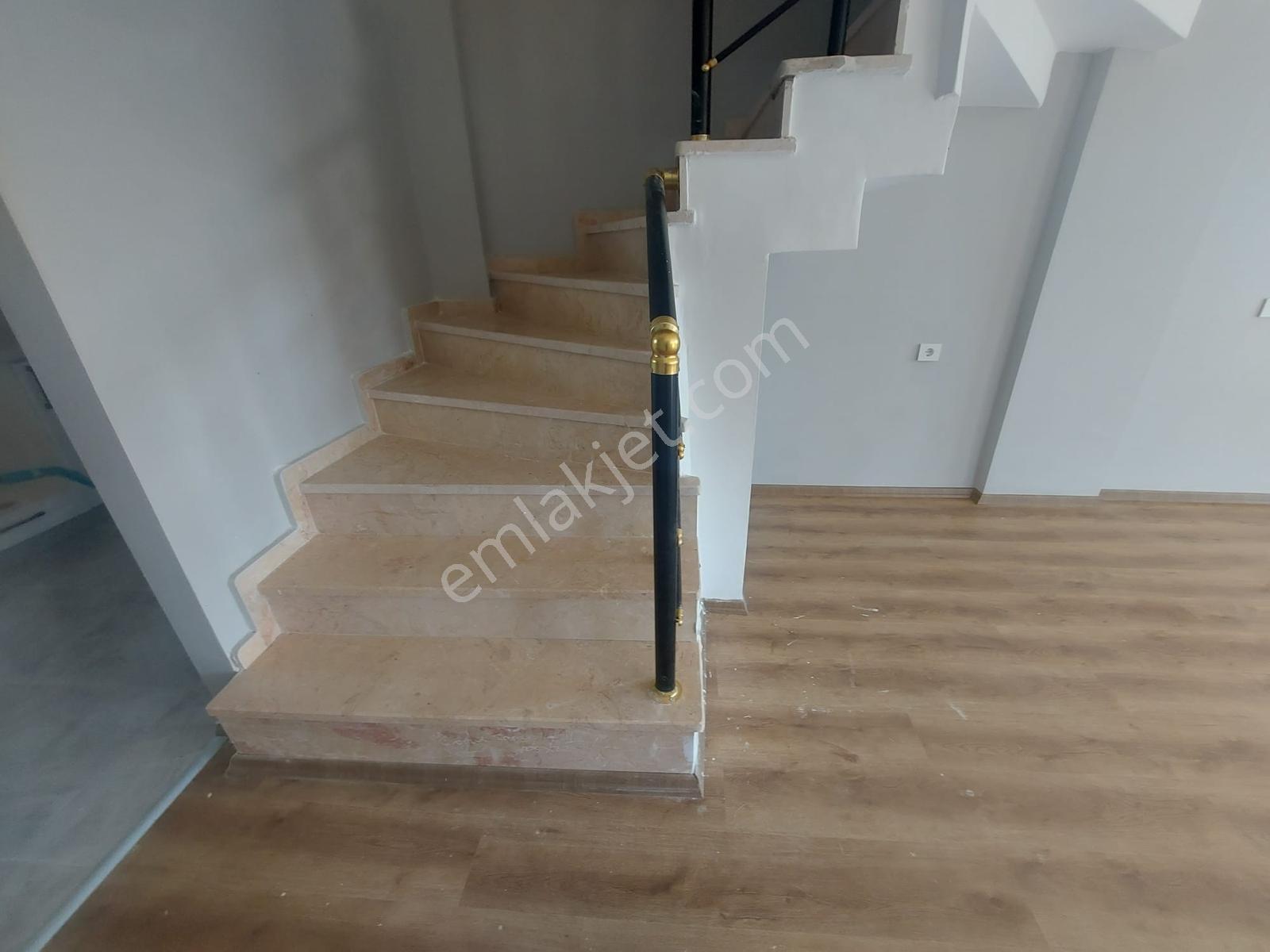 Yeniçiftlik Merkezde En Güzel Konumda 4+1 Bahçeli Yazlık Villa - Görsel 16