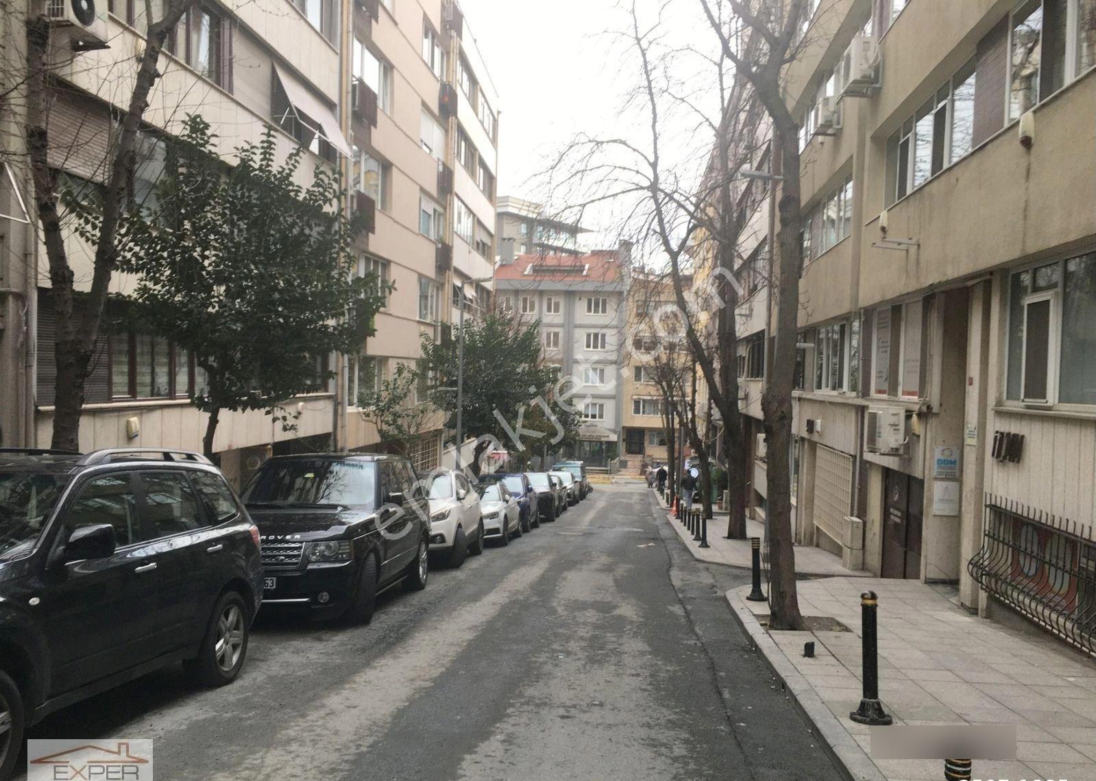 Sezai Selek Sokakta, Asansörlü 4.katta,130m2 Bakımlı Ferah Daire - Görsel 32