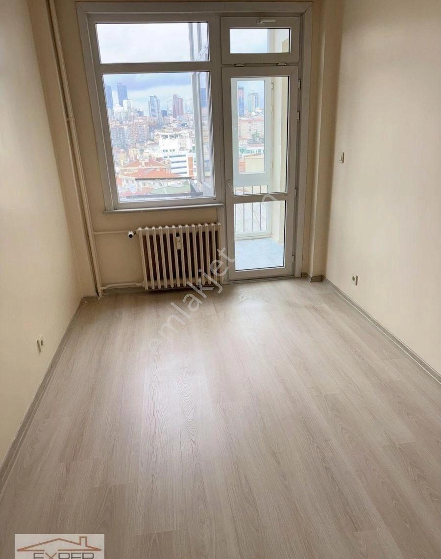 Sezai Selek Sokakta, Asansörlü 4.katta,130m2 Bakımlı Ferah Daire - Görsel 20