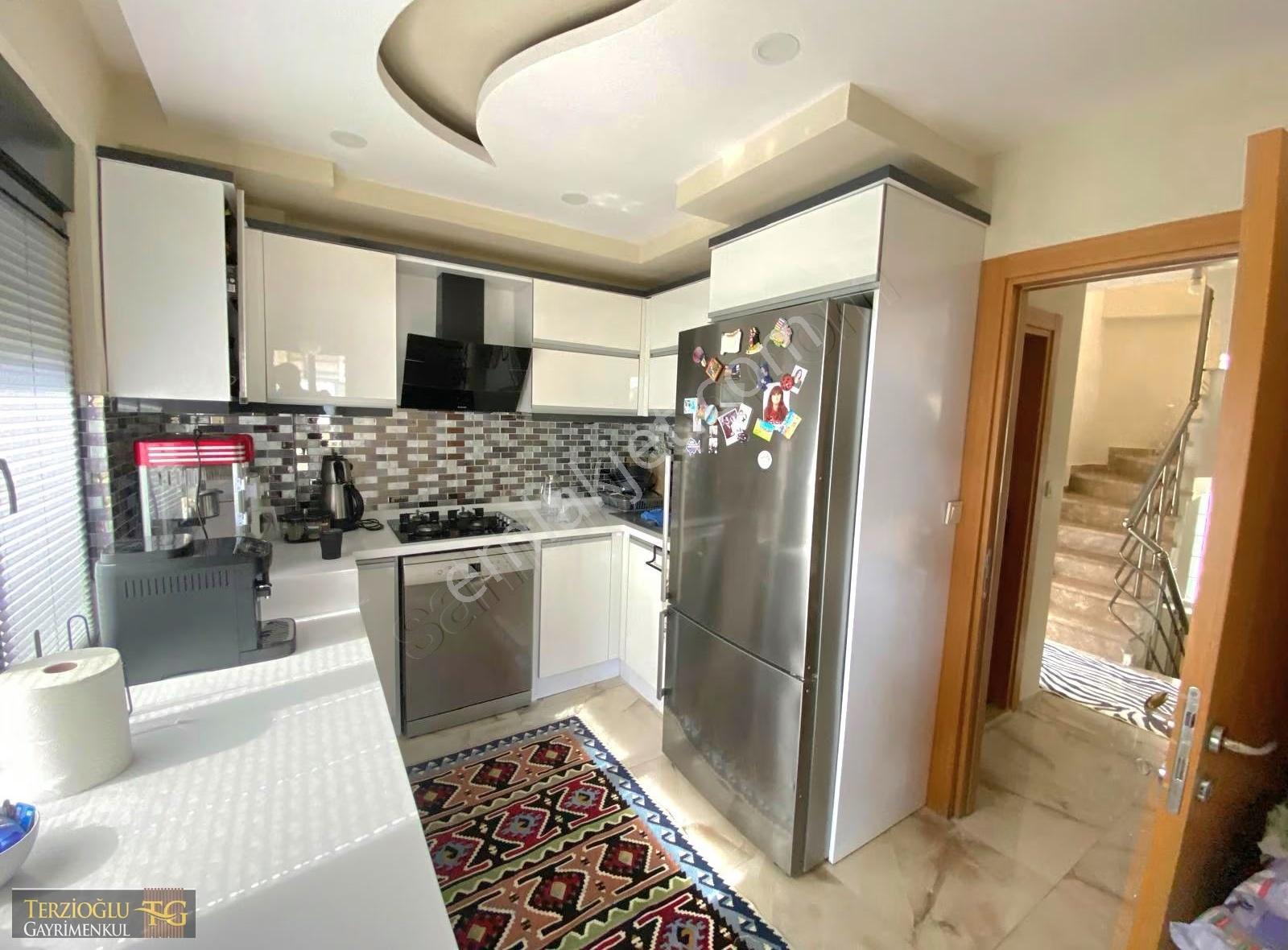 Terzioğlu'ndan Altınoluk Merkezde 300 M2 Arsa İçerisinde Villa - Görsel 12