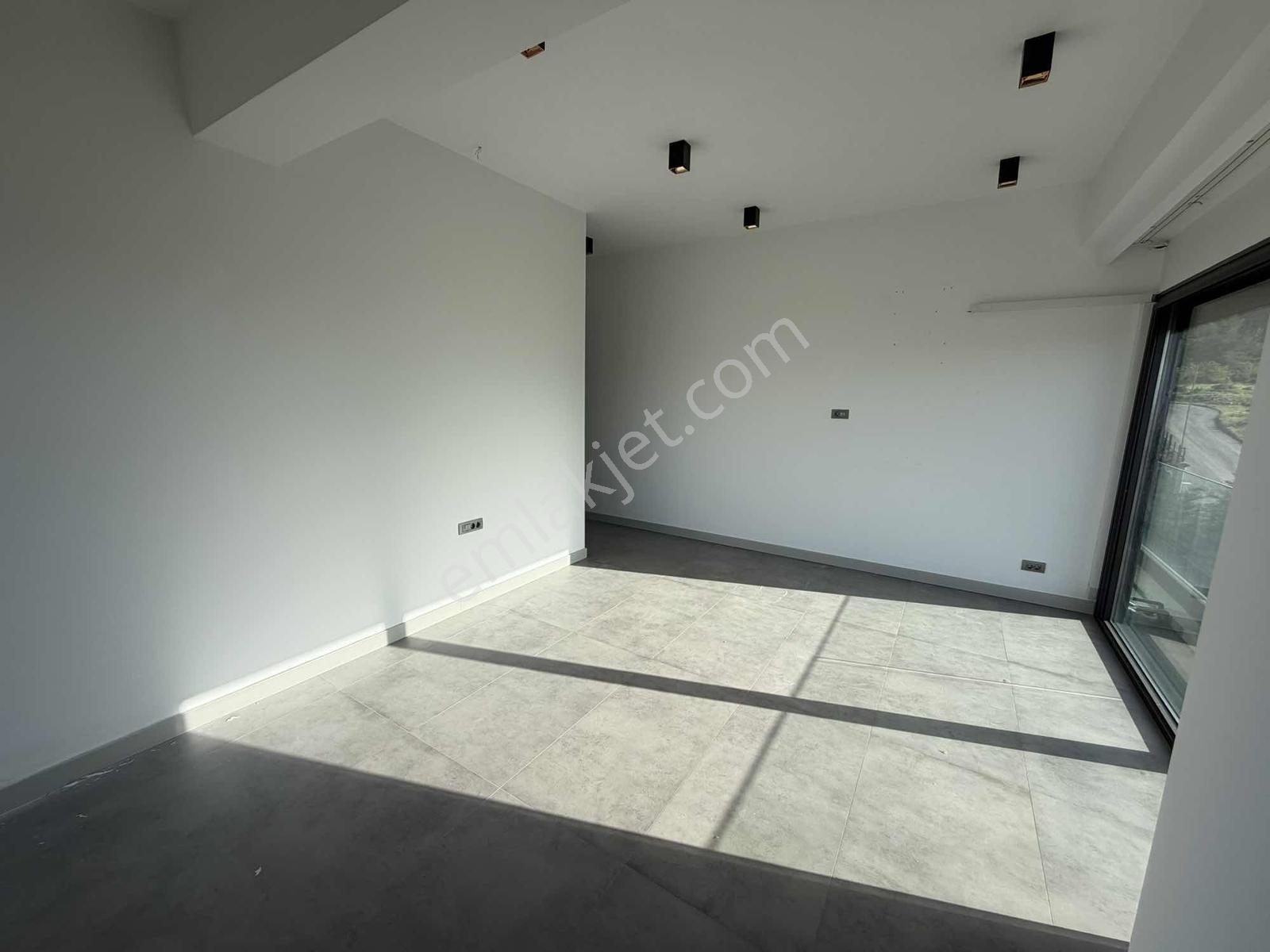 Şehzade Gayrimenkul'den Şirinköy'de Doğa Manzaralı Kiralık Villa - Görsel 13