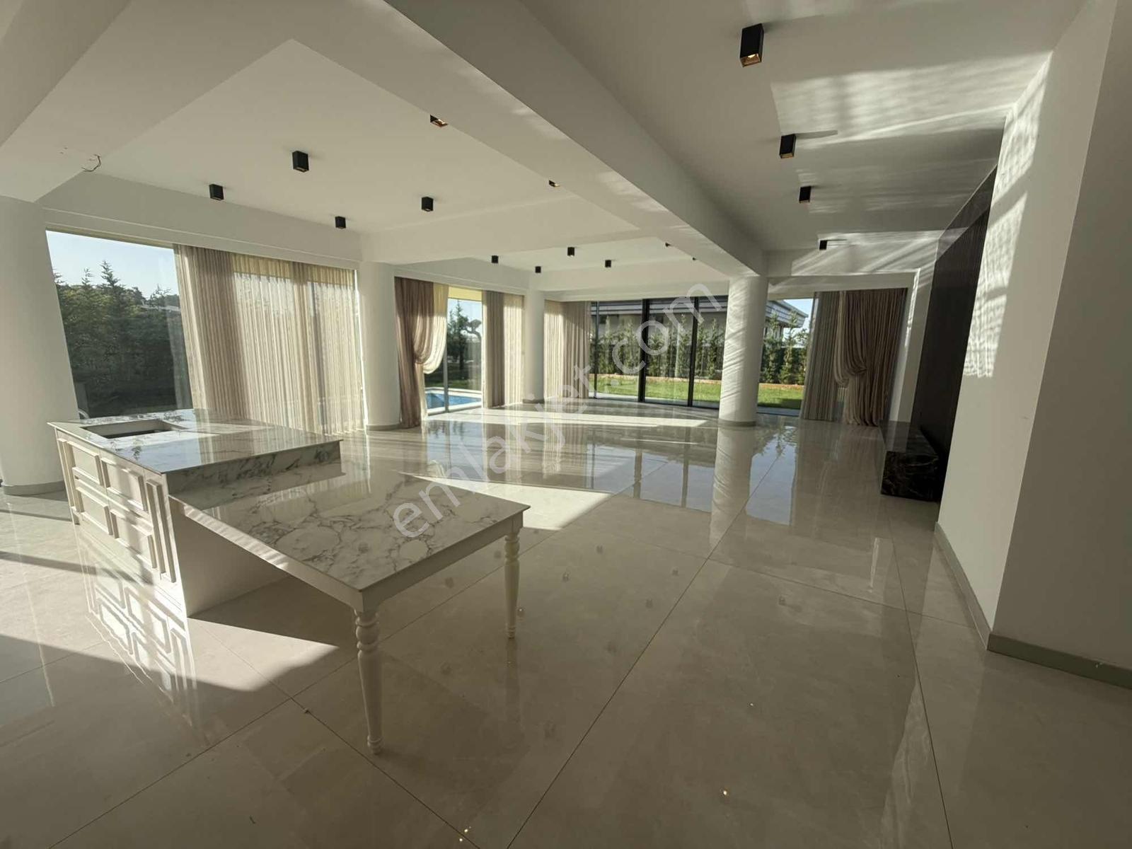 Şehzade Gayrimenkul'den Şirinköy'de Doğa Manzaralı Kiralık Villa - Görsel 21