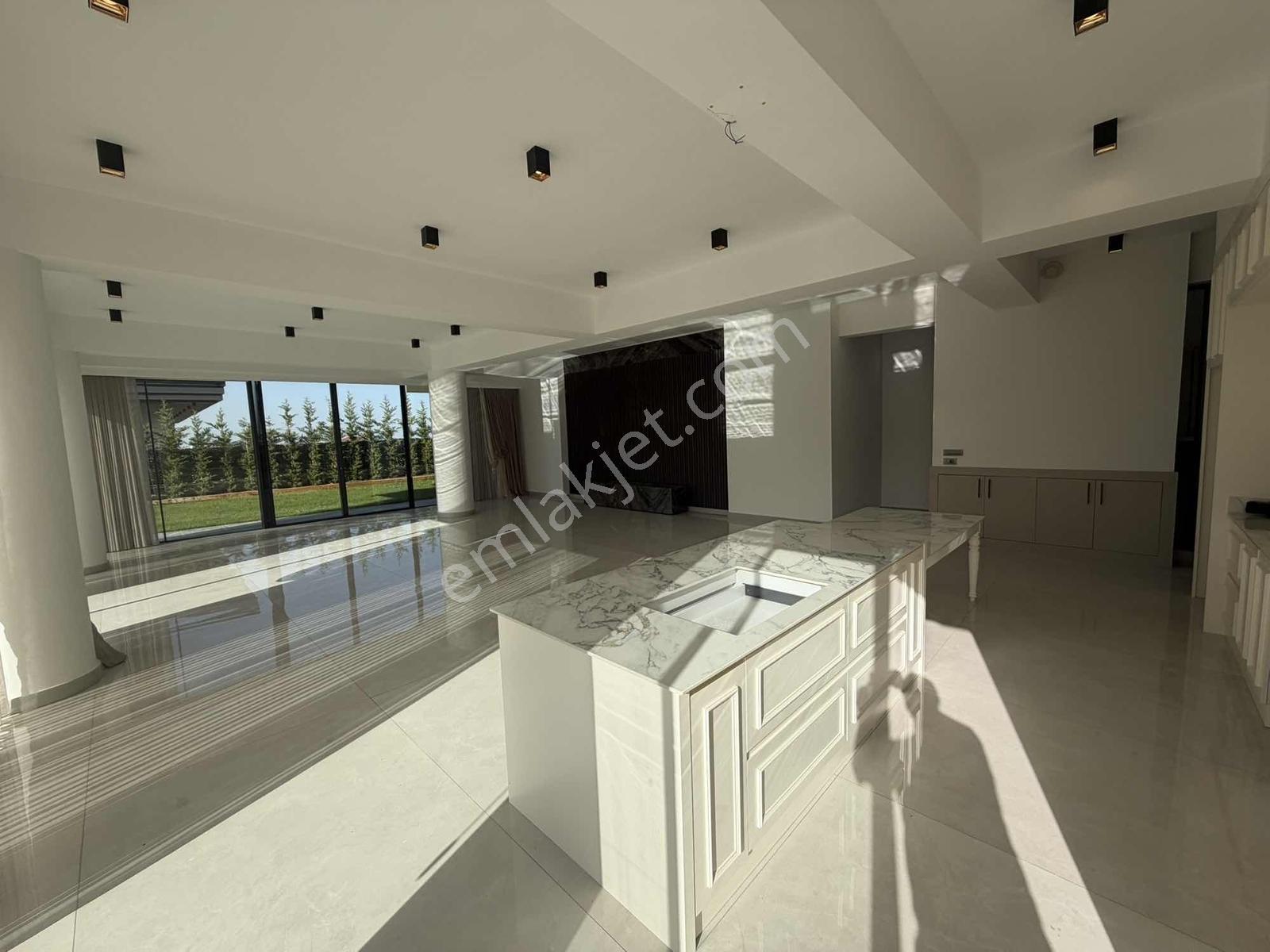Şehzade Gayrimenkul'den Şirinköy'de Doğa Manzaralı Kiralık Villa - Görsel 5