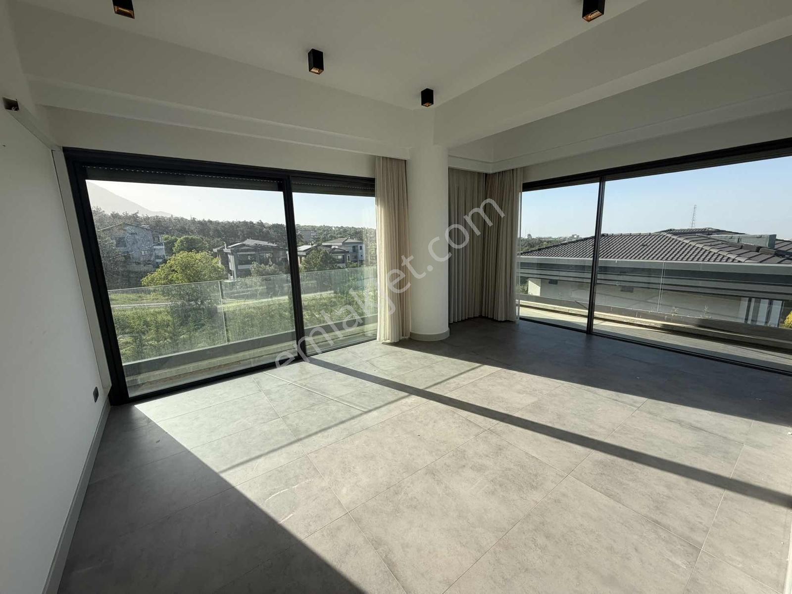 Şehzade Gayrimenkul'den Şirinköy'de Doğa Manzaralı Kiralık Villa - Görsel 9