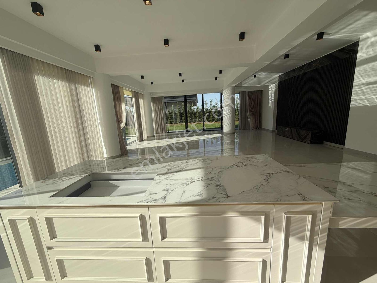 Şehzade Gayrimenkul'den Şirinköy'de Doğa Manzaralı Kiralık Villa - Görsel 4