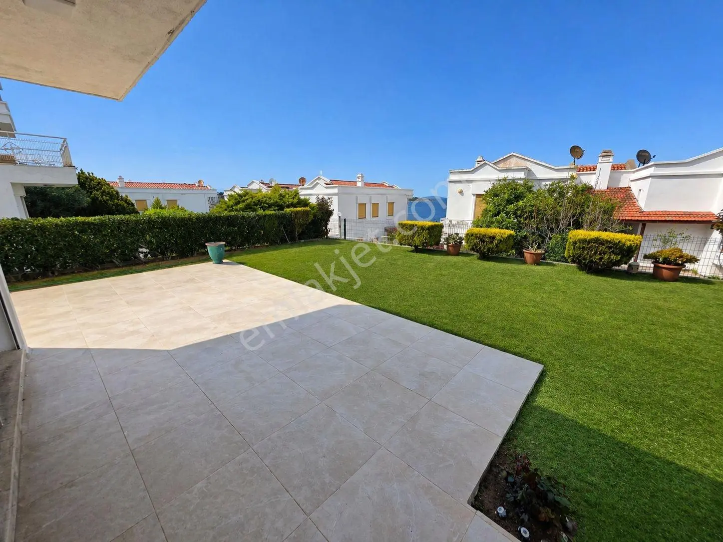 Çeşme Dalyan İyi Dostlar Sitesinde Deniz Manzaralı Satılık Villa - Görsel 32