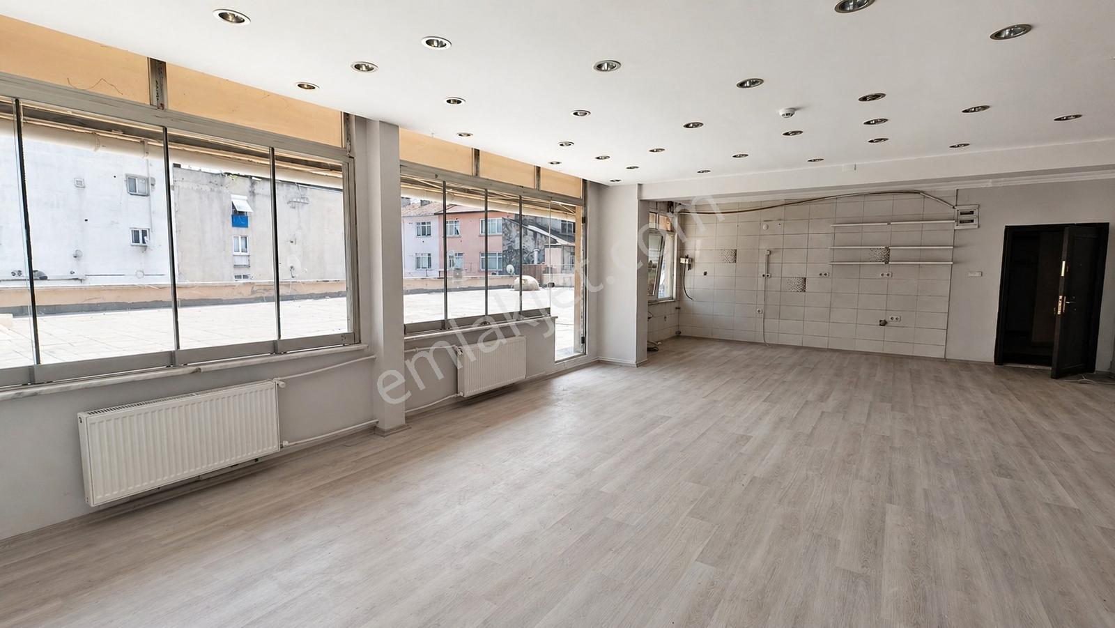 İzmit Fethiye'de Karagöz İş Hanında Kiralık Teraslı 75m² Ofis - Görsel 9