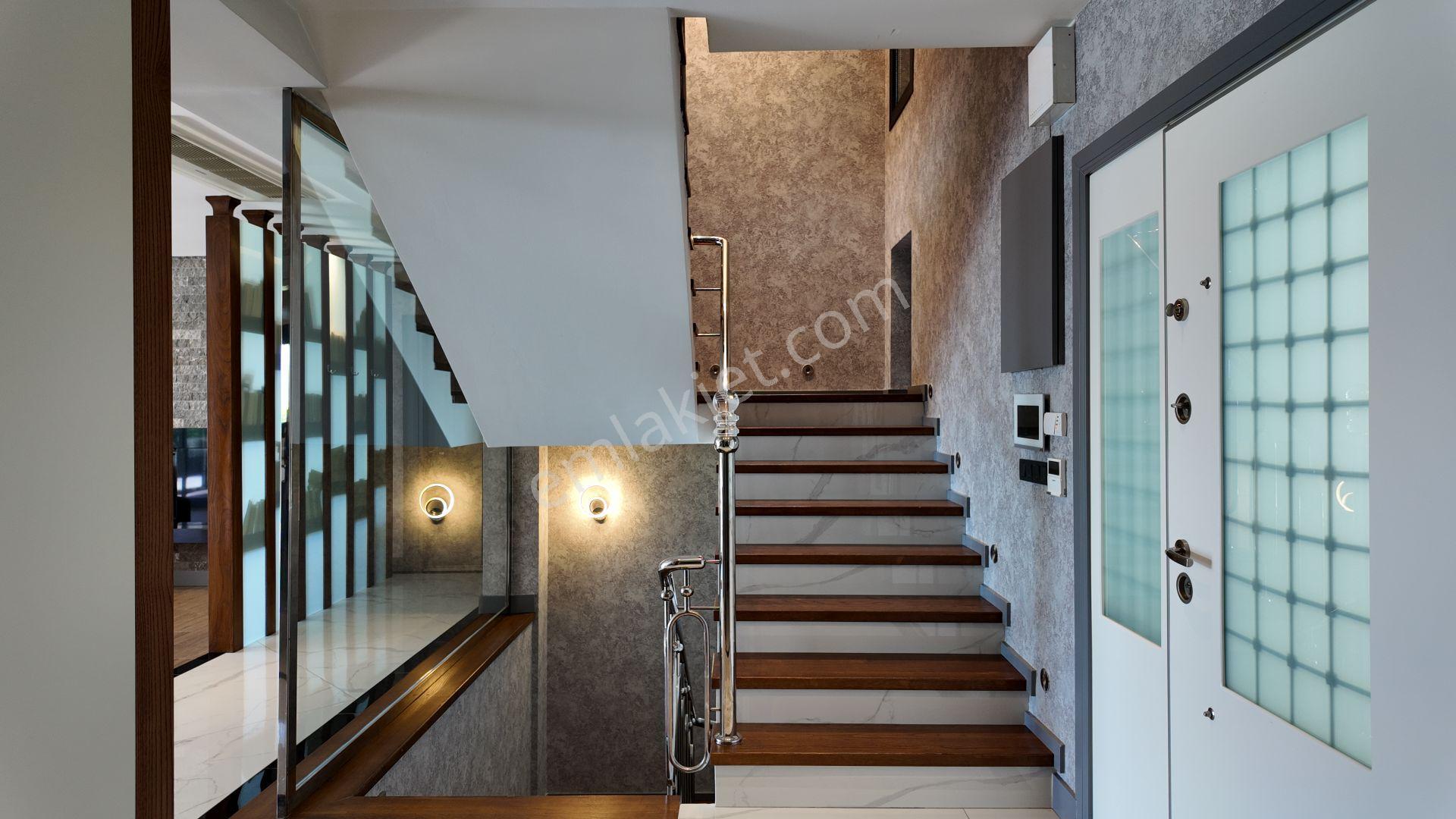 Urla'da 3.202 M² Arazide, Havuzlu Ultra Lüks Villa & Özel Yaşam - Görsel 17