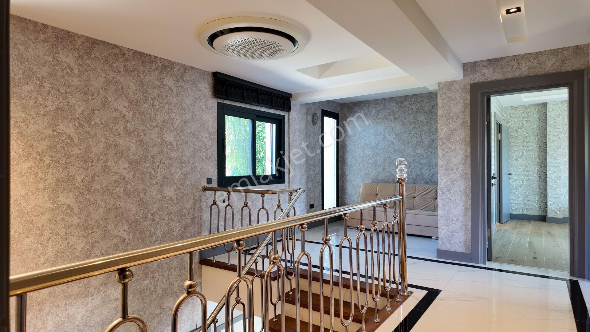 Urla'da 3.202 M² Arazide, Havuzlu Ultra Lüks Villa & Özel Yaşam - Görsel 24